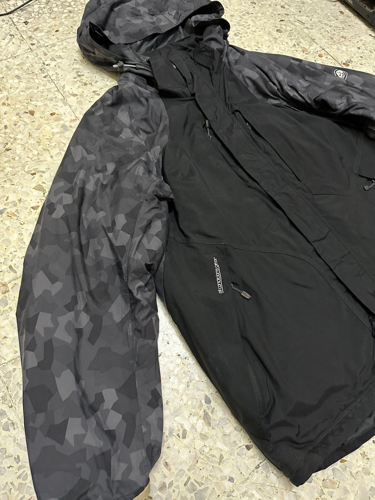 Nike × Nike ACG Nike ACG Padded Jacket Camo Sleeve Design Attachment Hoodies Size US L / EU 52-54 / 3 - 5 Thumbnail