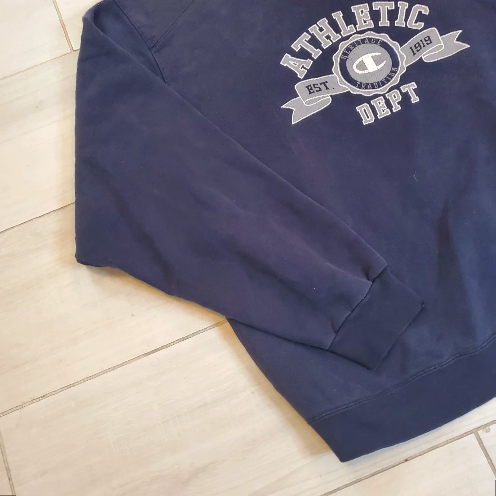 Champion VINTAGE Champion Big Logo Pullover Sweatshirt Mens Navy Blue Size L Distressed 90s Sports Classic Football Basketball Crew Neck Sweatshirt Size US L / EU 52-54 / 3 - 2 Thumbnail