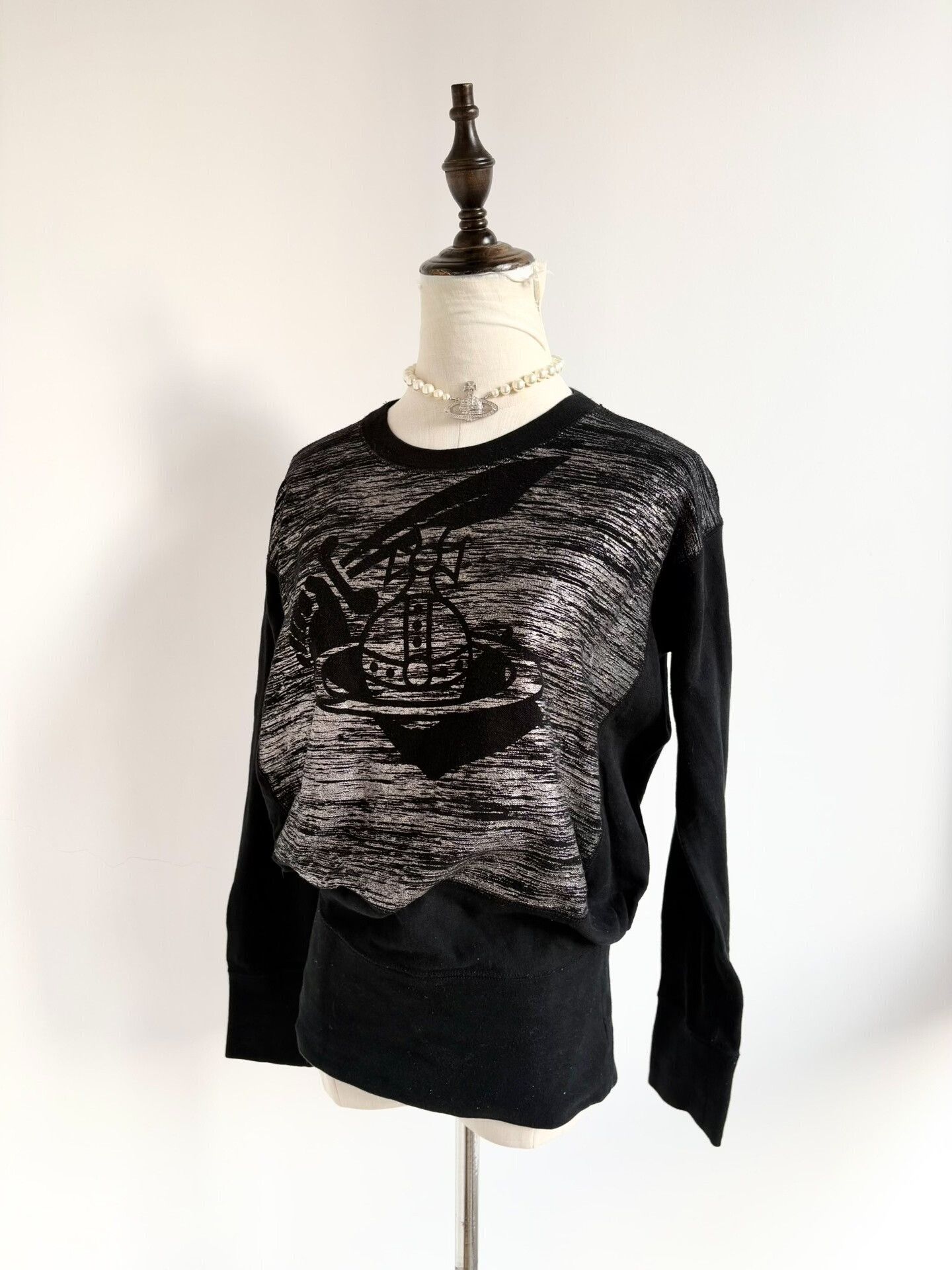 Vivienne Westwood Vivienne Westwood Black Saturn Sweatshirt Size S / US 4 / IT 40 - 1 Thumbnail