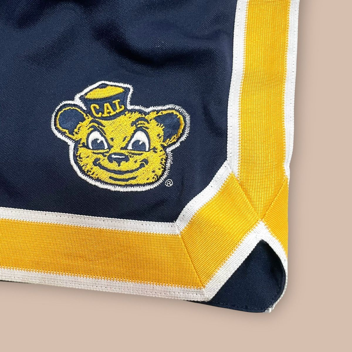 Nike VTG 90's Nike University of California Golden Bears Shorts Size US 34 / EU 50 - 6 Thumbnail