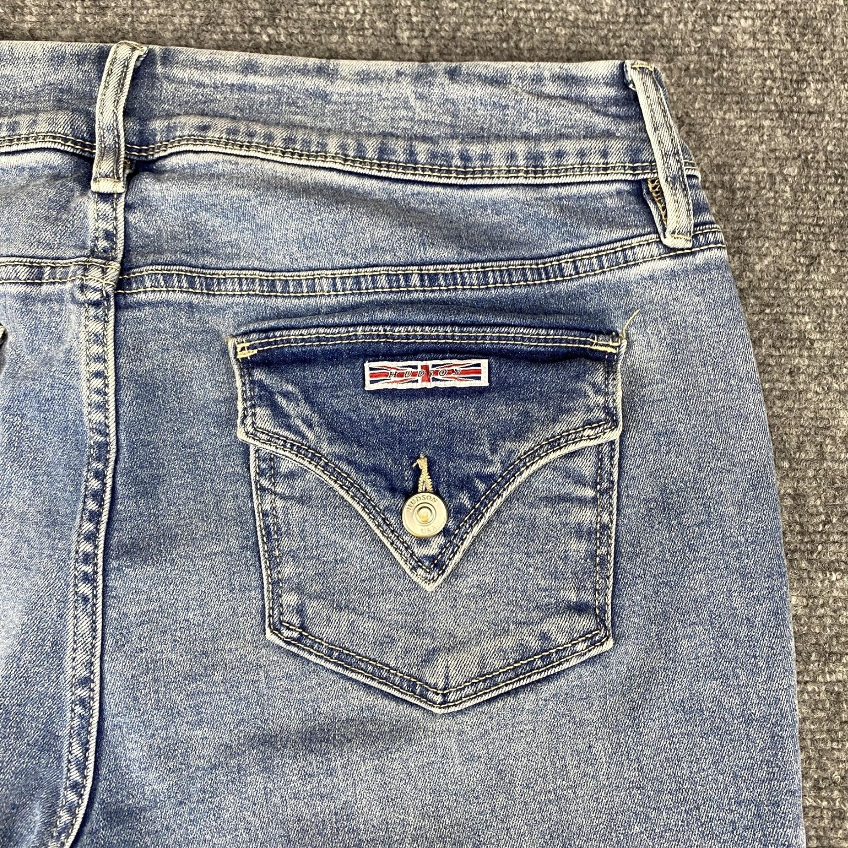 Hudson Hudson Jeans Womens 12 Light Wash Blue Straight Leg Stretch Denim Flap Pockets Size 34" / US 12 / IT 48 - 2 Thumbnail