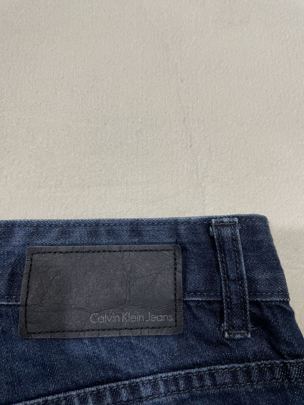 Calvin Klein Vintage Calvin Klein Distressed Slim Straight Cut Dark Jeans Size US 37 - 23 Thumbnail