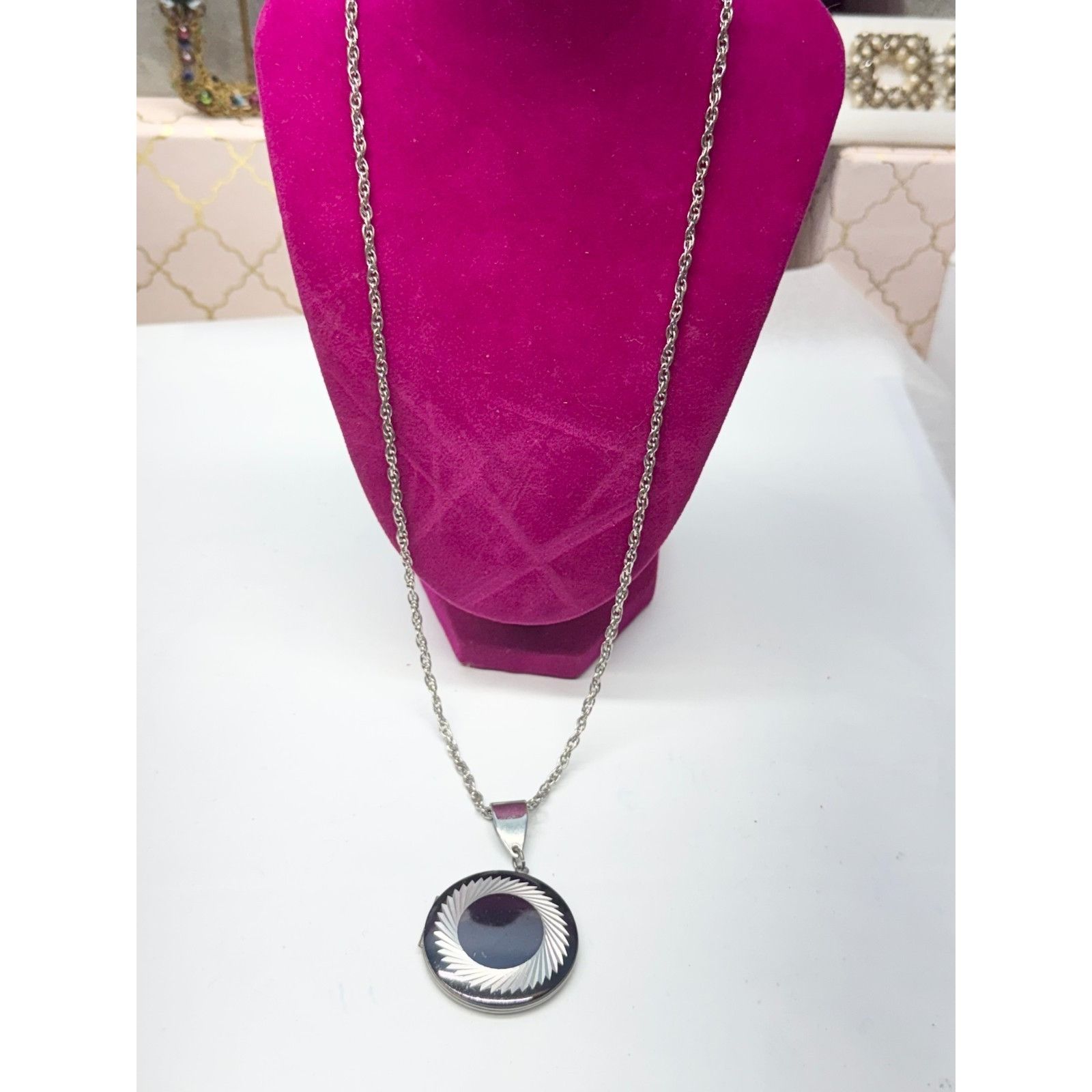 Vintage Vintage black silver locket pendant necklace Size ONE SIZE - 5 Thumbnail
