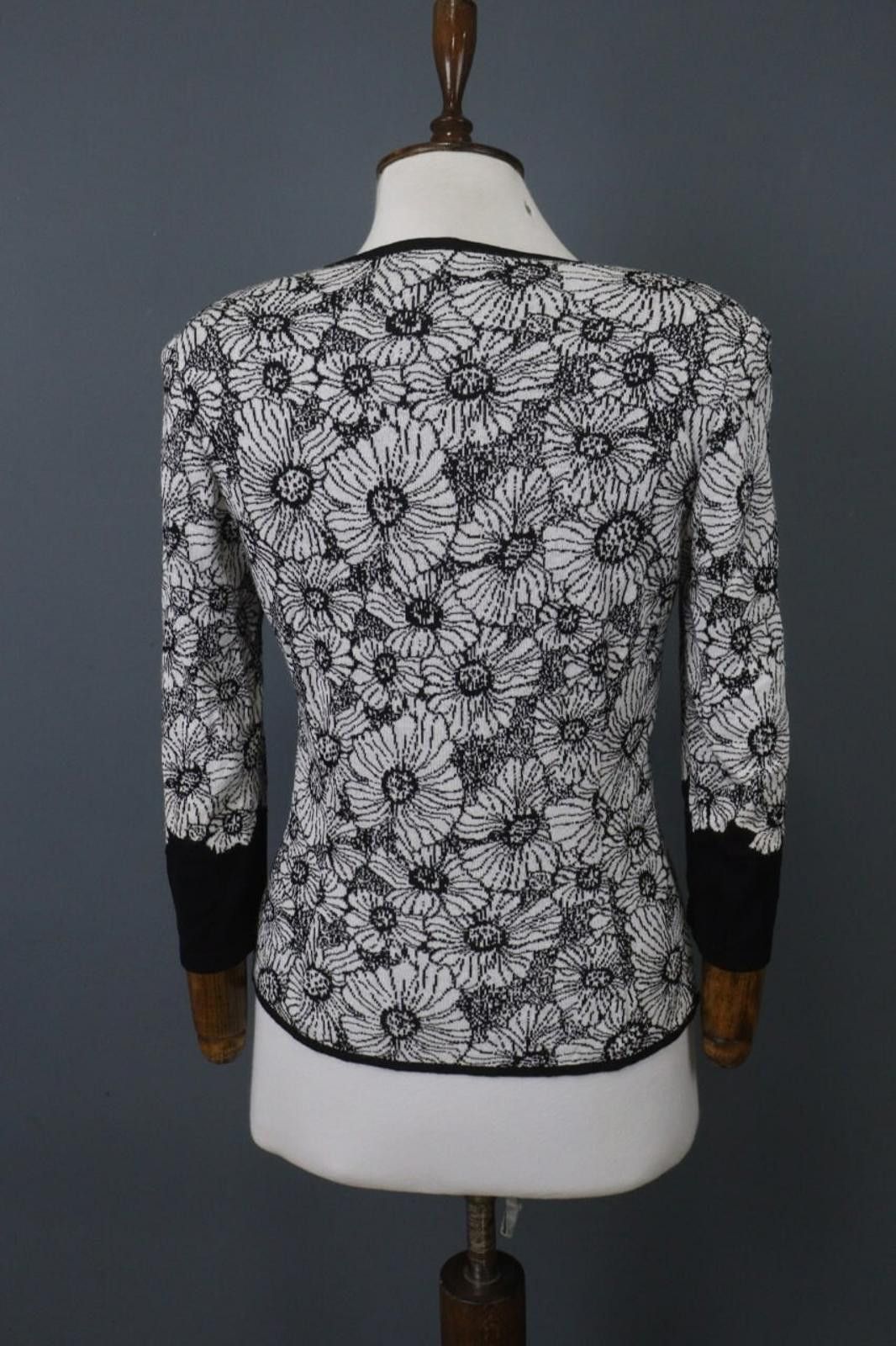 Designer Stizzoli Black White Floral Viscose Knitted Cardigan Size 42 Size M / US 6-8 / IT 42-44 - 9 Thumbnail
