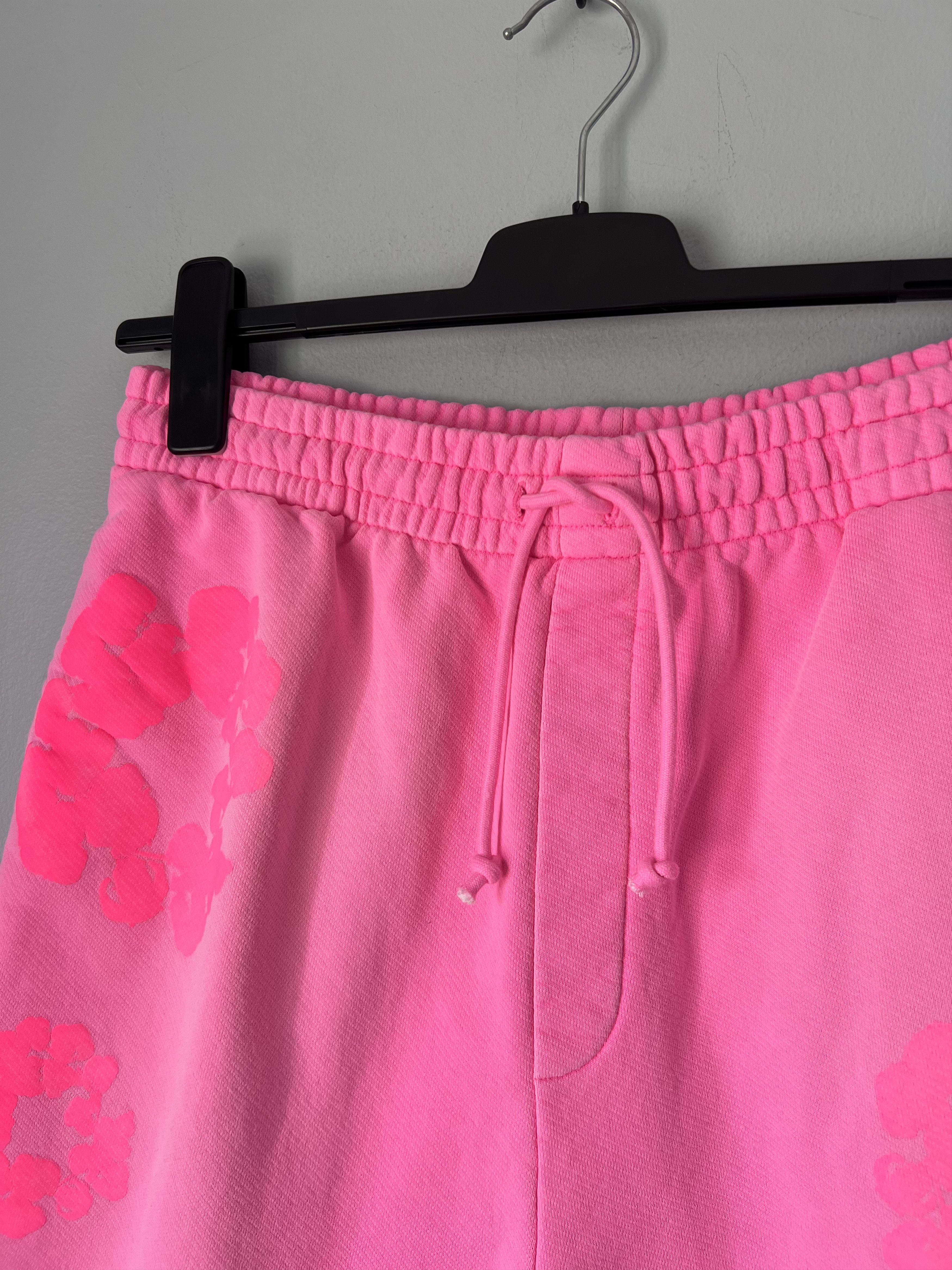 DENIM TEARS Denim Tears Mono Wreath Sweat Shorts in Pink Size US 32 / EU 48 - 2 Thumbnail