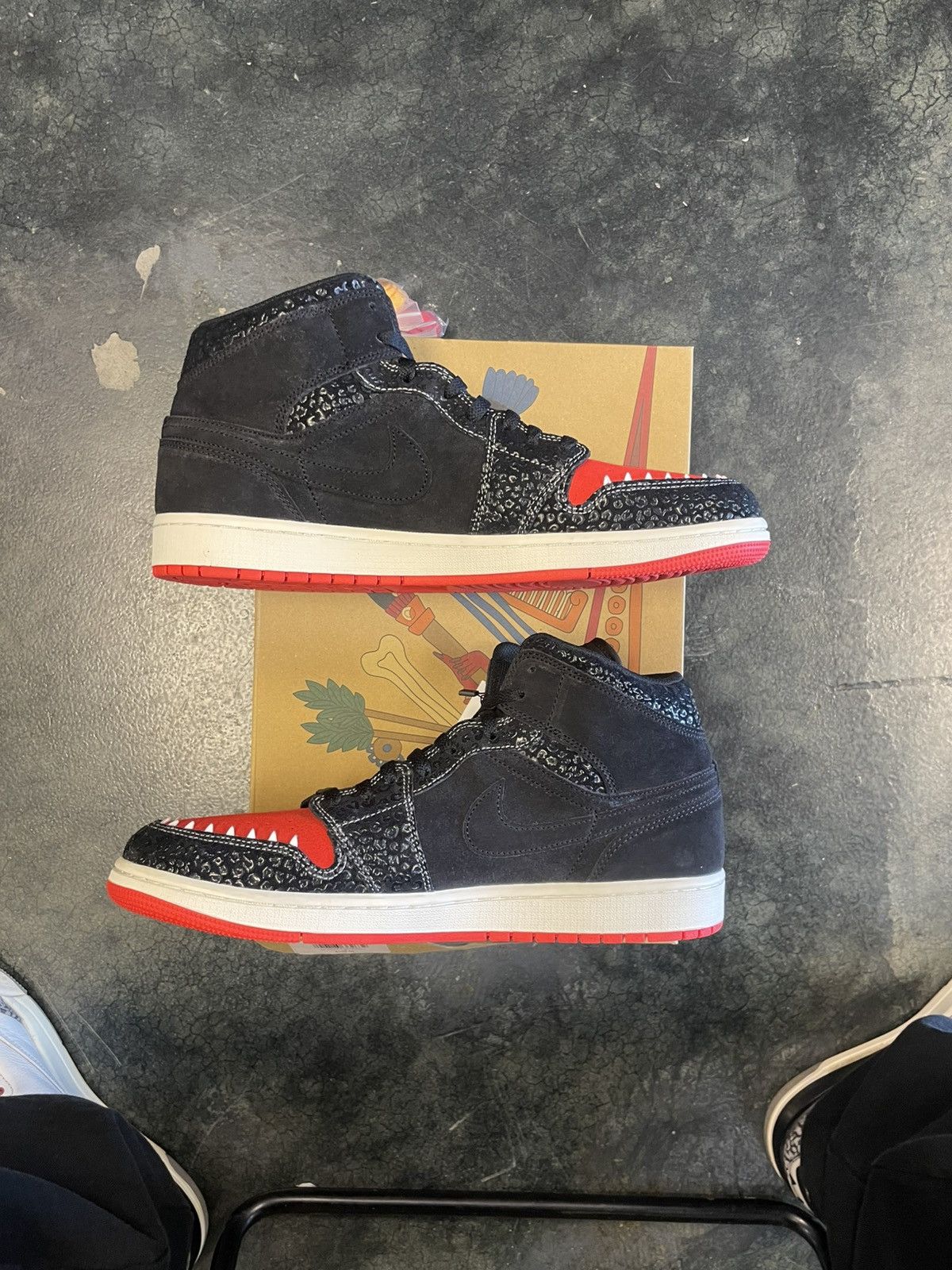 Jordan Brand Jordan 1 Mid Familia Size US 13 / EU 46 - 2 Thumbnail