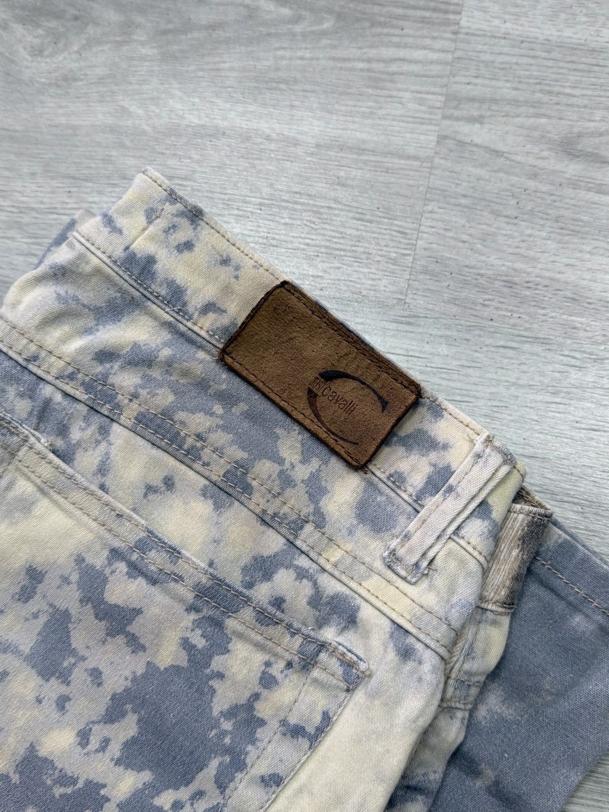 Roberto Cavalli Roberto Cavalli 2000’s Flared Leopard Explosion Denim Jeans Size 29" - 11 Thumbnail