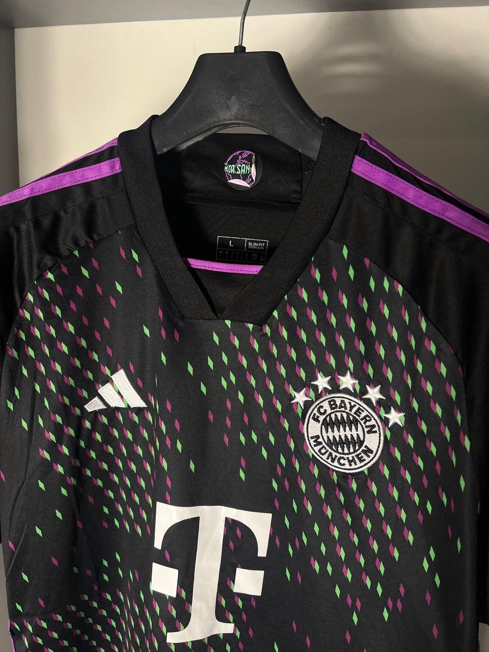 Vintage VERY RARE ADIDAS FC BAYERN MUNCHEN GERMANY SOCCER JERSEY Y2K Size US L / EU 52-54 / 3 - 4 Thumbnail