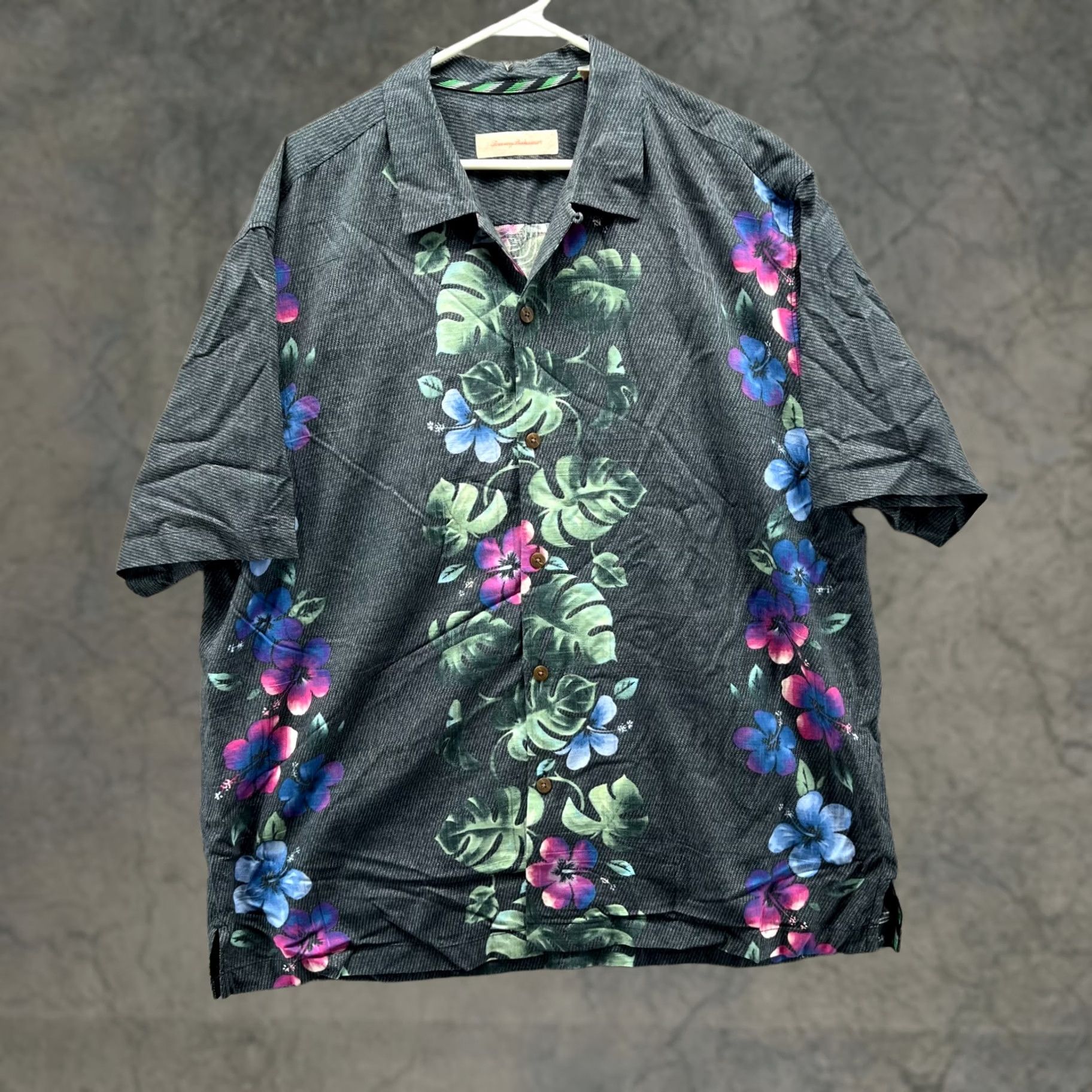 Tommy Bahama VINTAGE Tommy Bahama Shirt XL Gray Floral Silk Button Down Hawaiian Botanic Nightshade Mens Regular Button-Up Collared Hawaiian Theme All Seasons Size US XL / EU 56 / 4 - 1 Thumbnail