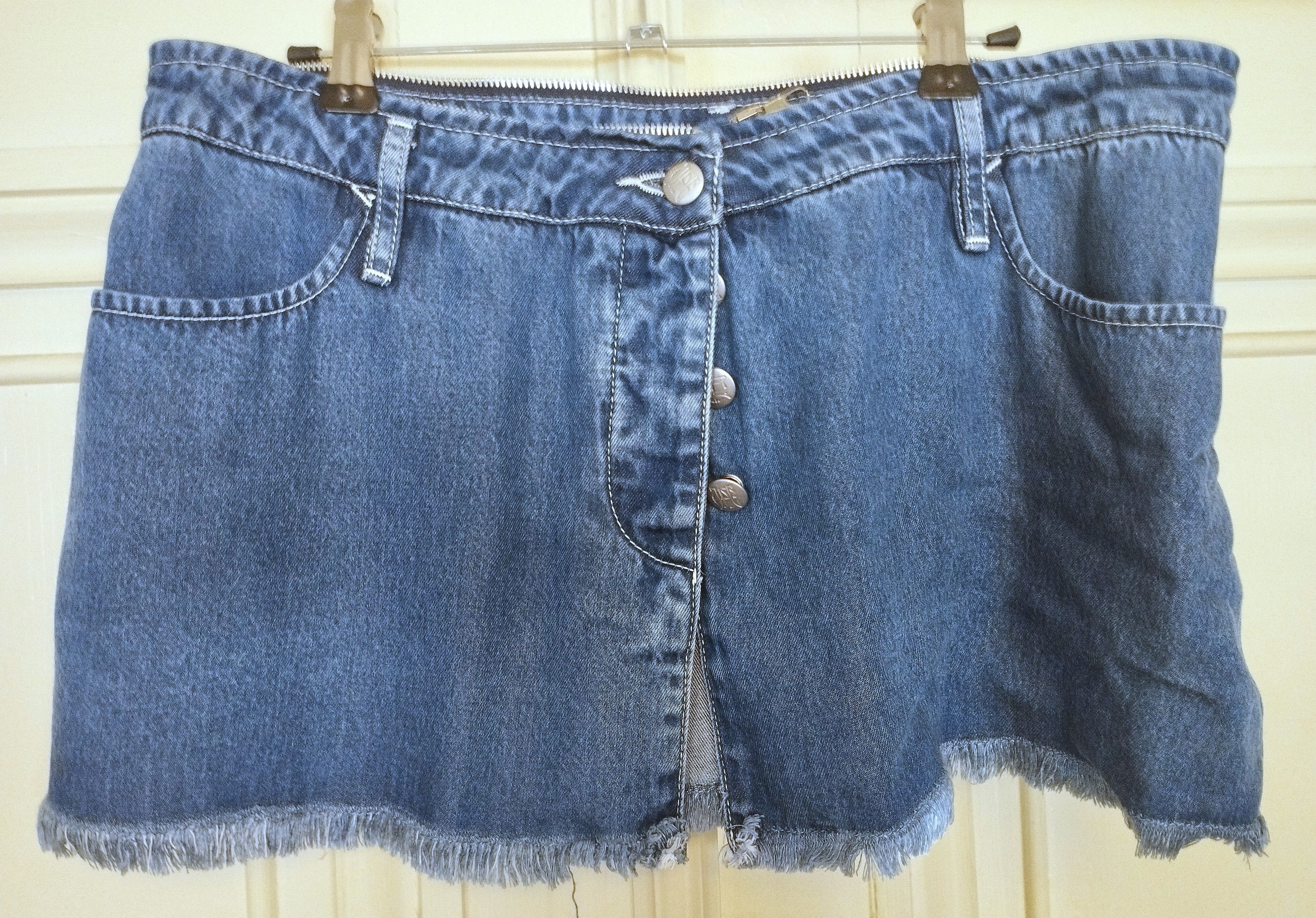Jean Paul Gaultier Jean Paul Gaultier 4 piéces en 1 Collector T M Size M / US 6-8 / IT 42-44 - 5 Thumbnail