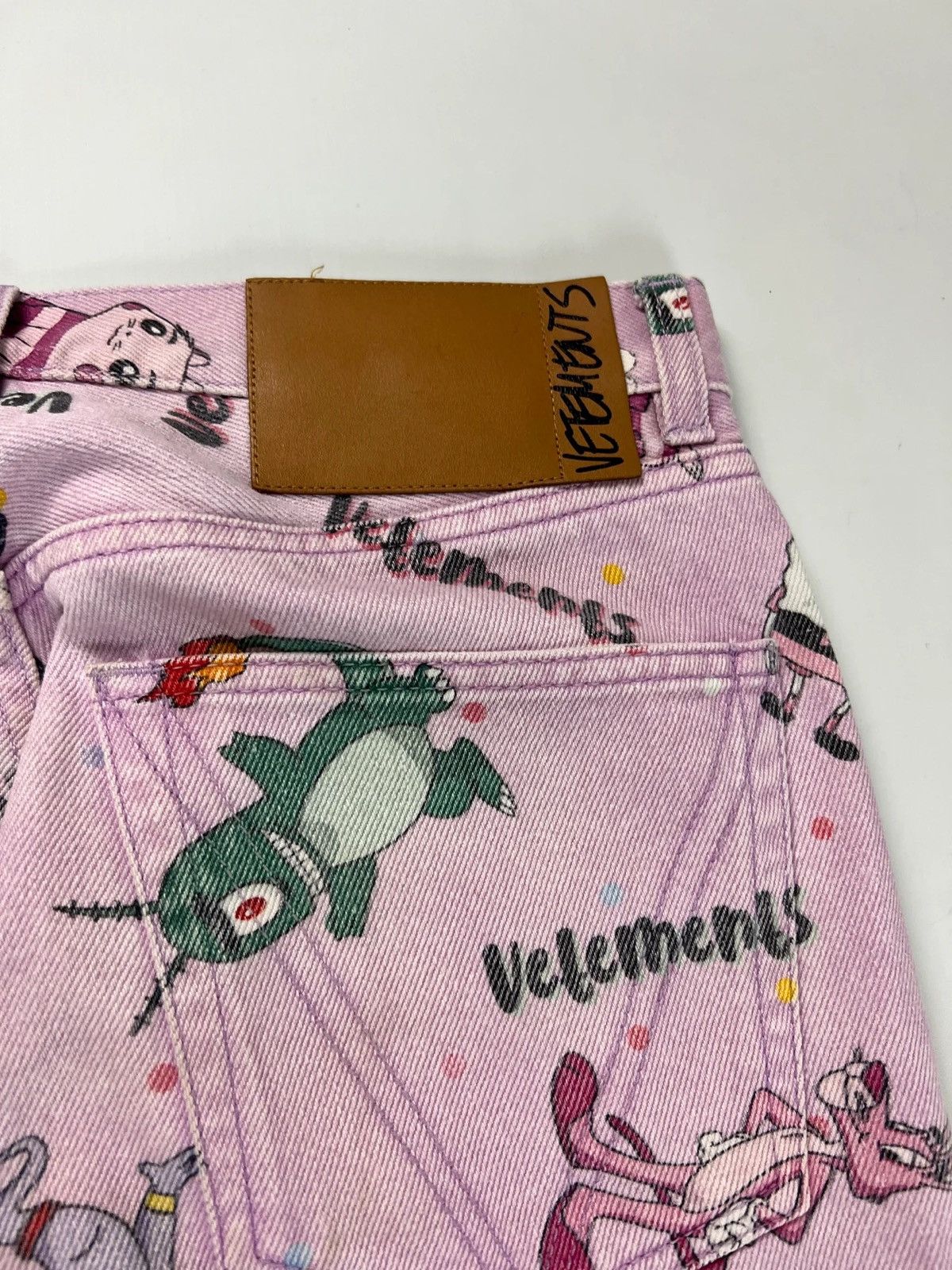 Vetements VETEMENTS SS20 RUNWAY COMIC CLUSTERFUCK JEANS IN PINK SZ:XS Size US 31 - 3 Thumbnail