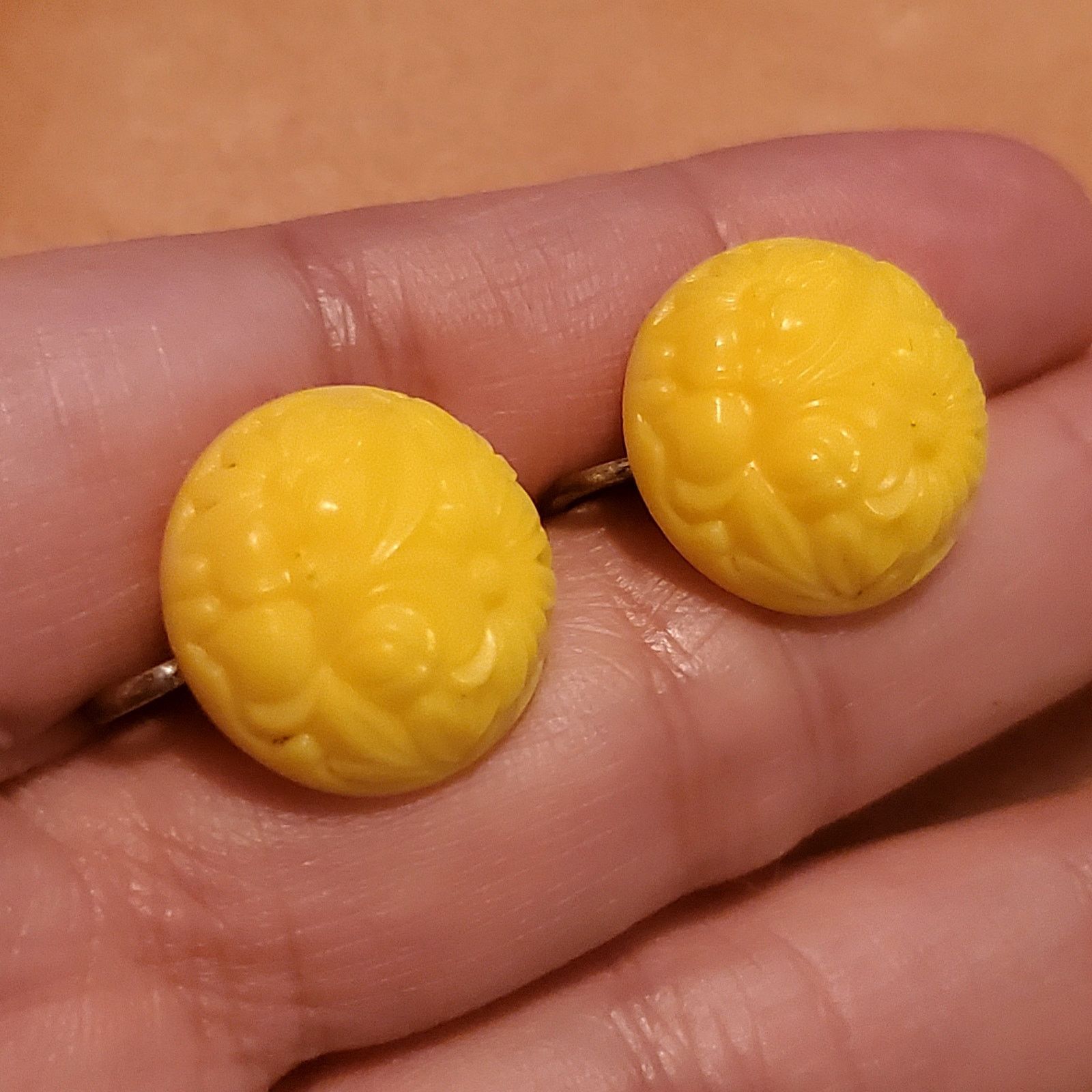 Other Lucite Floral Screw Back Earrings Vtg Unsigned Size ONE SIZE - 5 Thumbnail