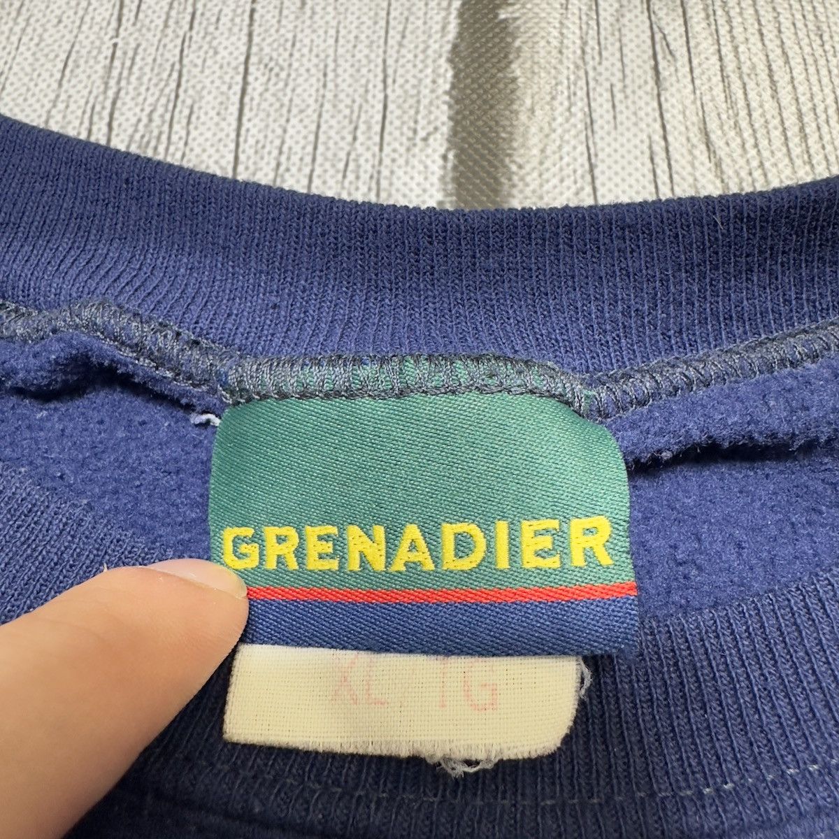 Vintage Vintage Grenadier sweatshirt Size US XL / EU 56 / 4 - 4 Thumbnail