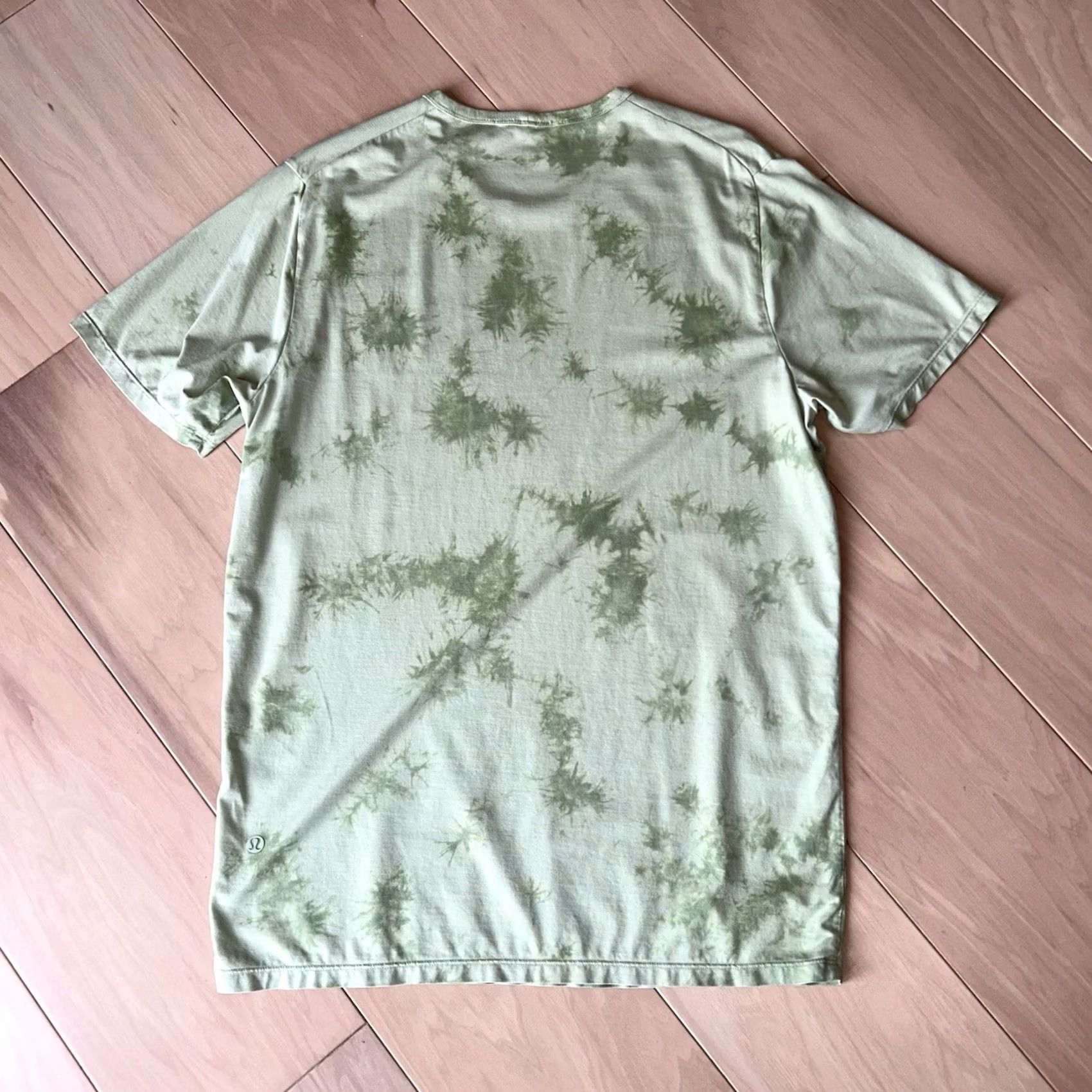 Lululemon Lululemon The Fundamental Shirt Green Men’s XS Crewneck Short Sleeve Batik Logo 20 pit to pit 29 length Regular Shape Athletic Shirt Size US XS / EU 42 / 0 - 2 Thumbnail