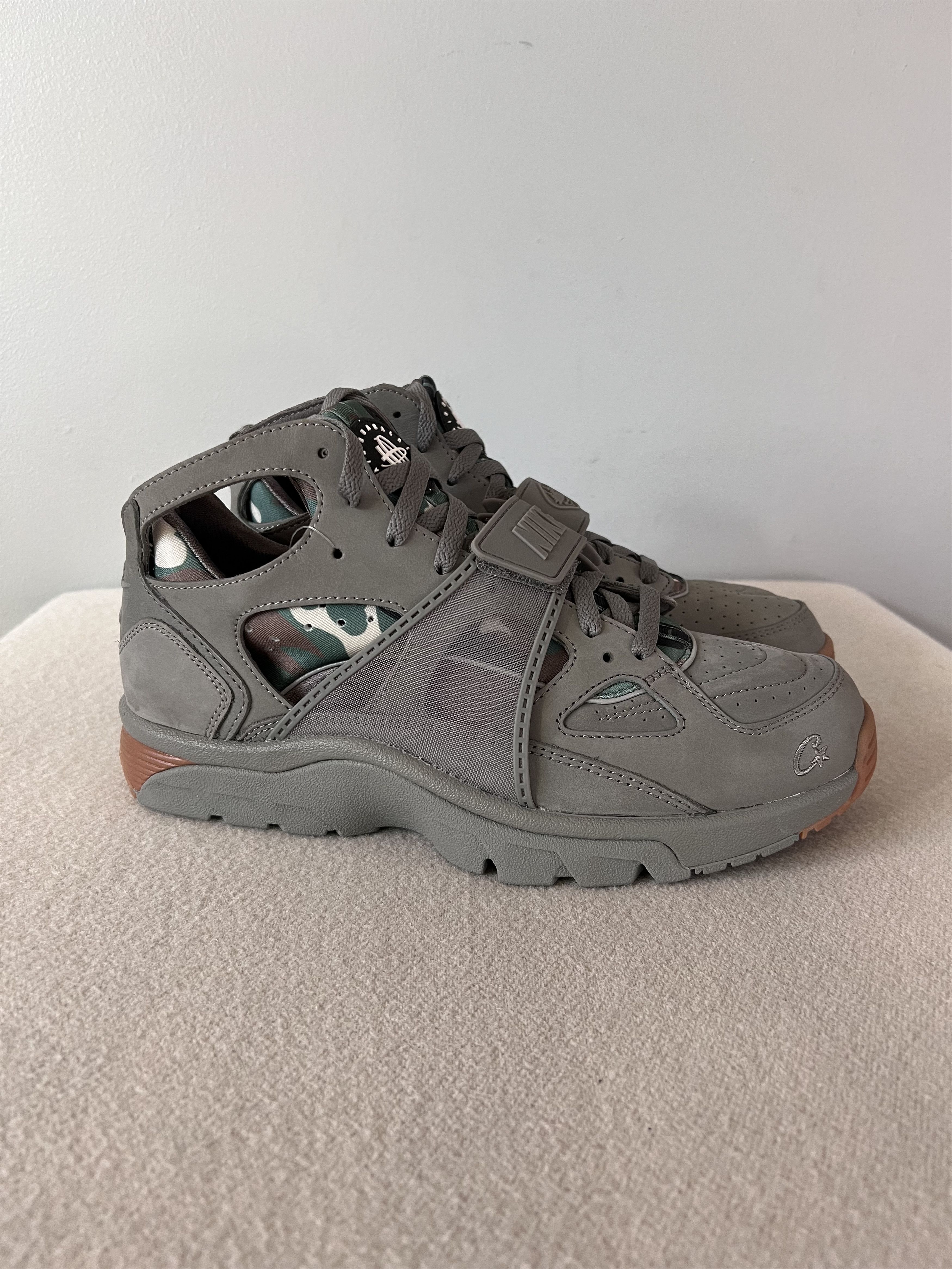 Corteiz × Nike Corteiz Nike Air Trainer Huarache SP in Grey Size US 9.5 / EU 42-43 - 1 Thumbnail