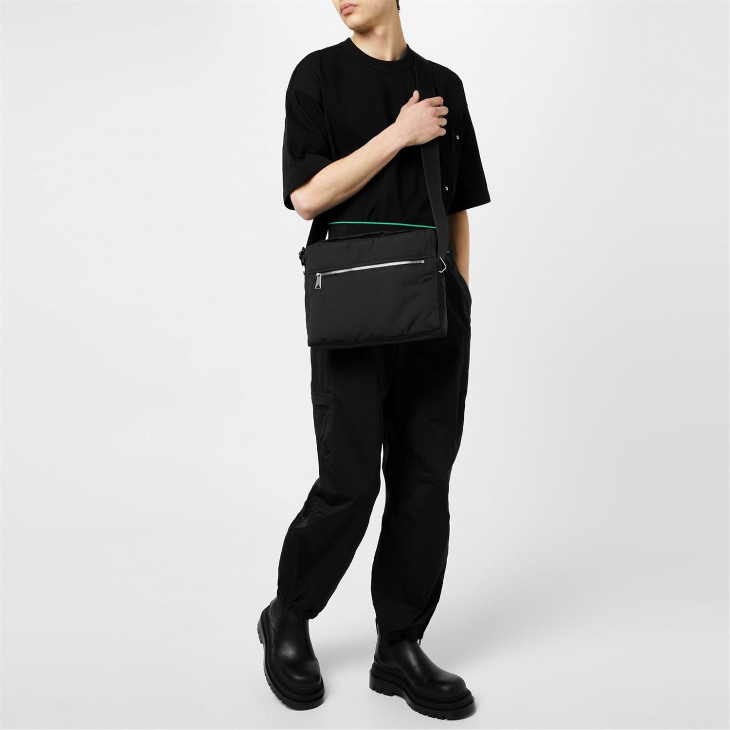 Bottega Veneta Bottega Veneta Borsa 3 Messenger Bag in Black Size ONE SIZE - 4 Thumbnail