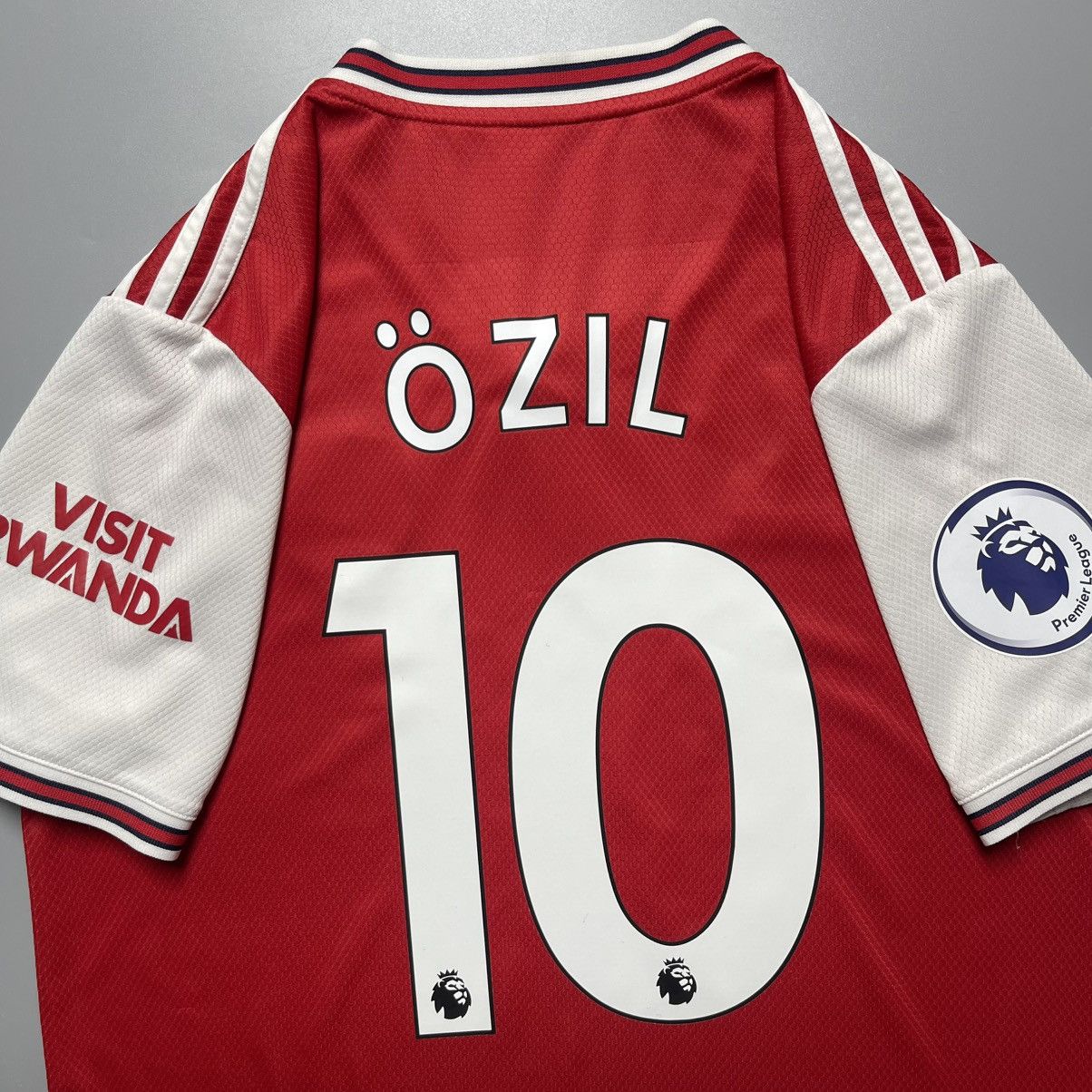 Vintage ARSENAL ADIDAS 2019/2020 FOOTBALL HOME JERSEY #10 OZIL Size US M / EU 48-50 / 2 - 12 Thumbnail