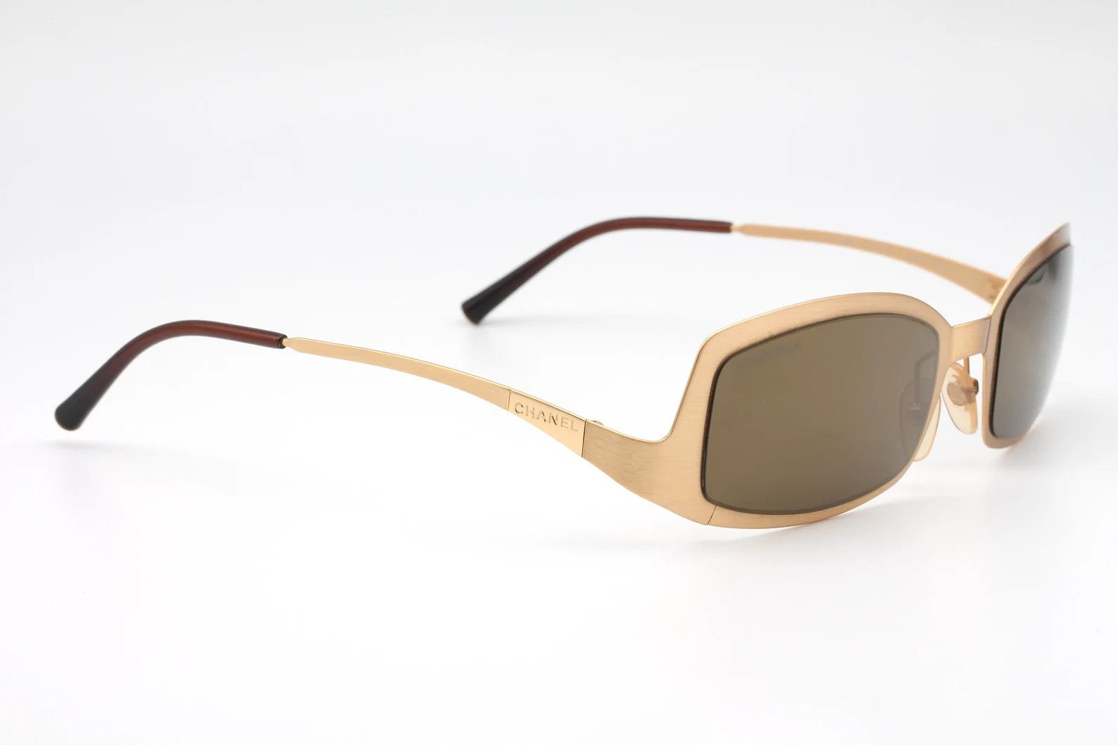 Chanel Chanel Sunglasses 4022 CC Rhinestone 4017 Rimless A0057 Size ONE SIZE - 1 Thumbnail