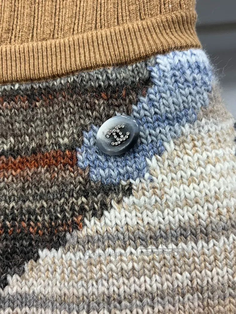 Chanel Chanel 24A high-end handicraft workshop cashmere contrast Size XS / US 0-2 / IT 36-38 - 2 Thumbnail