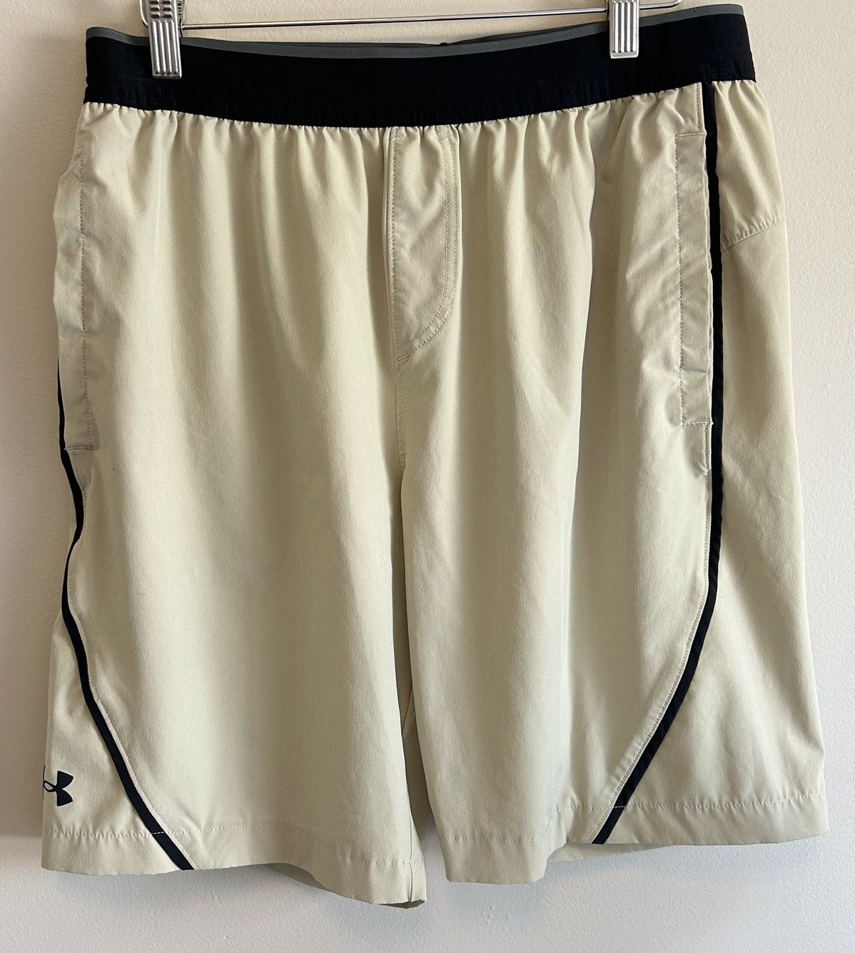 Under Armour Under Armour Men’s Tan Beige Athletic Summer Shorts Size US 34 / EU 50 - 1 Thumbnail