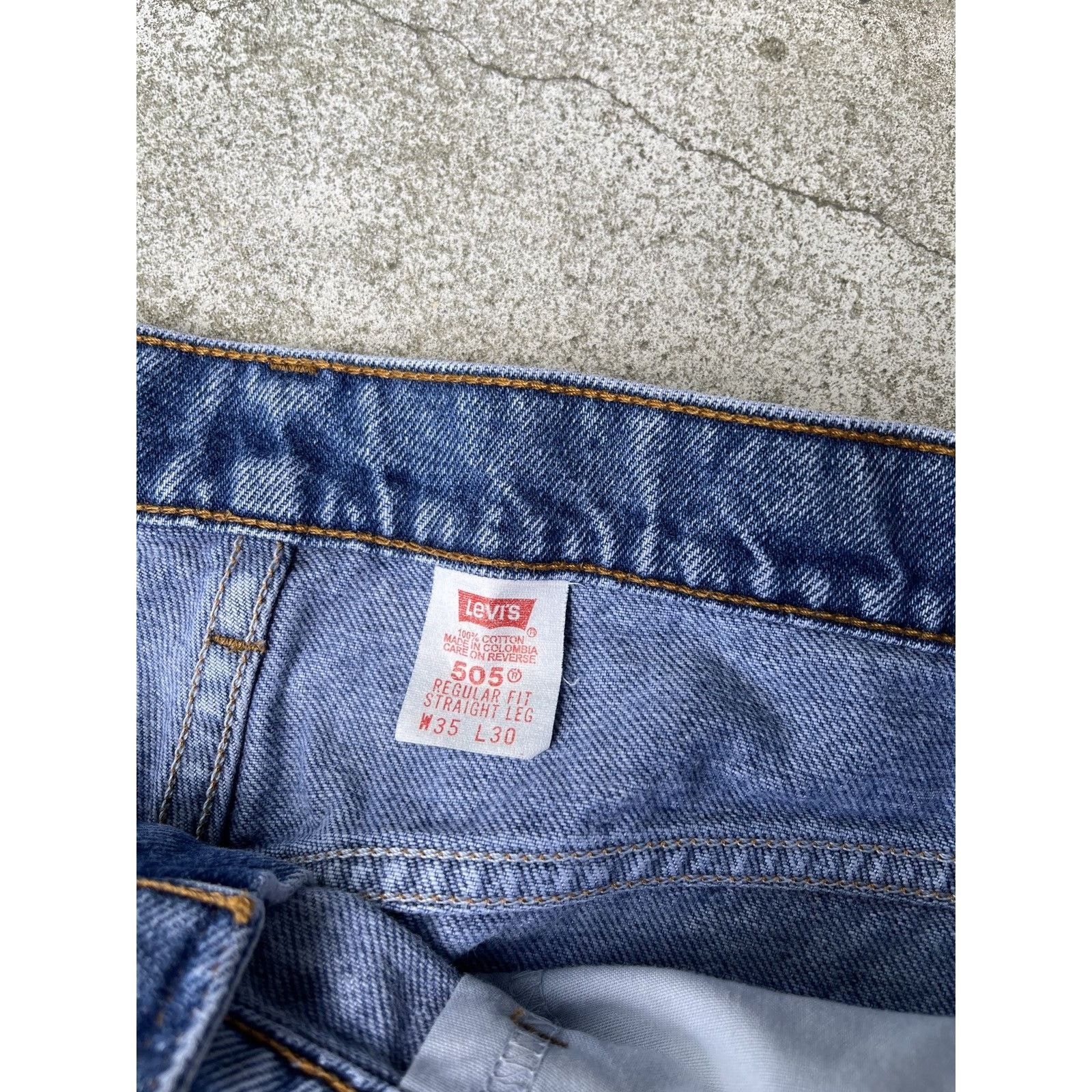 Levi's VINTAGE 90s LEVIS 505 LIGHT WASH STRAIGHT LEG DENIM JEANS Size US 35 - 12 Thumbnail