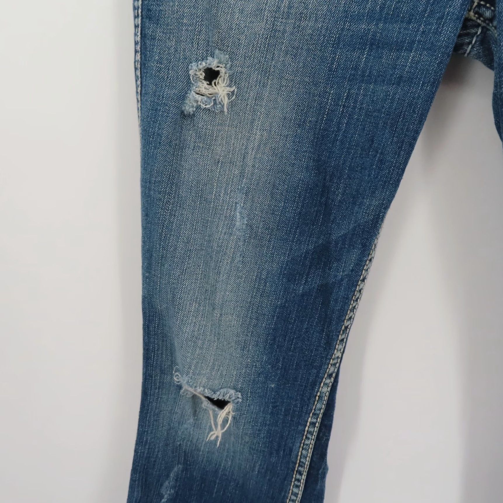 Silver Jeans Co. Silver Jeans Women 5 Twisted Bootcut Distressed Denim Solid Blue White Seams Jeans Women Size 5 Bootcut 5-Pocket Denim Cotton Blend Vintage No Size 27" / US 4 / IT 40 - 4 Thumbnail