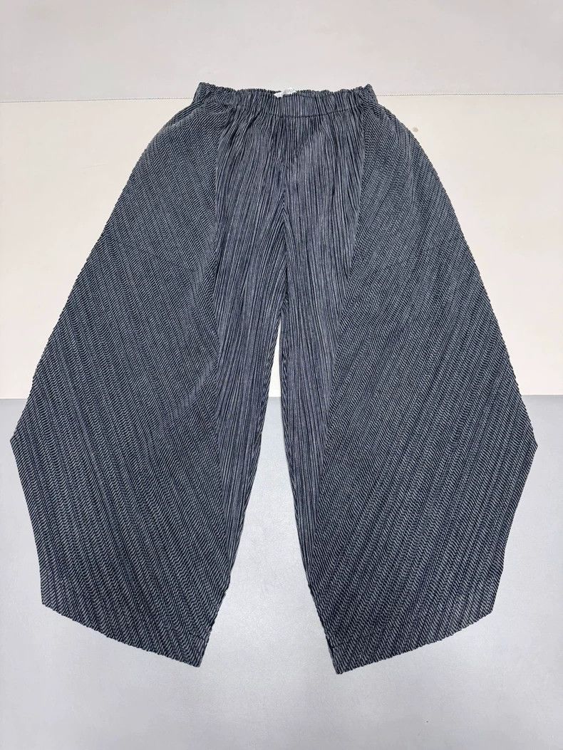 Issey Miyake Issey Miyake size:3 Grey pleated short-sleeved shirt Size S / US 4 / IT 40 - 6 Thumbnail