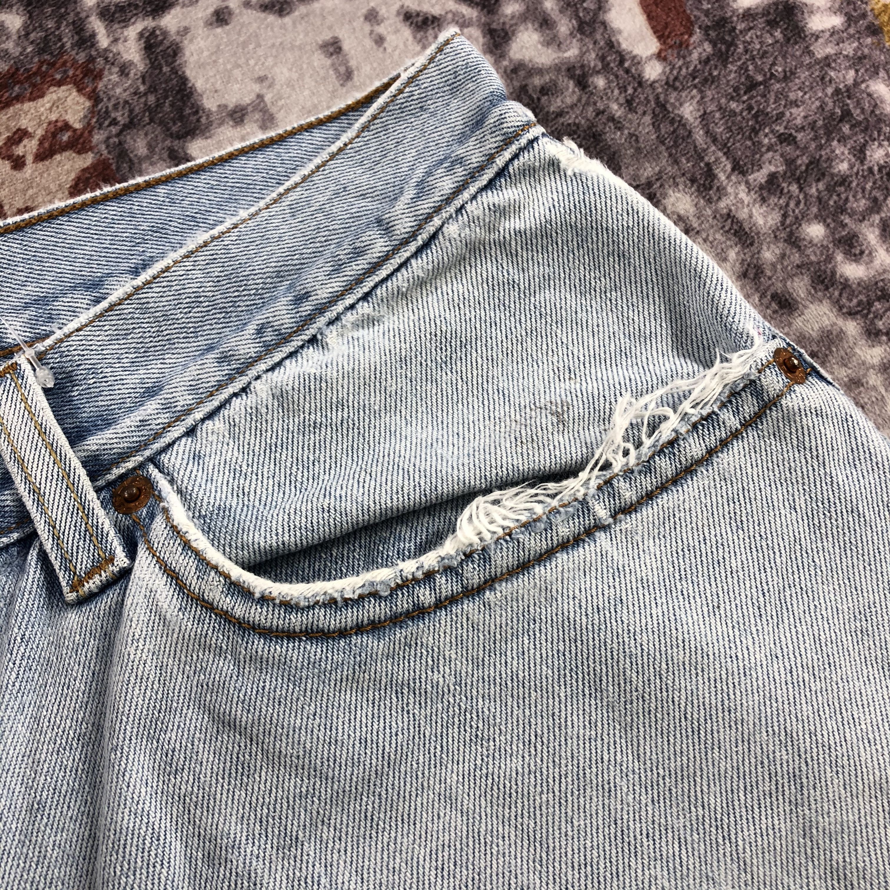 Levi's × Vintage Vintage Light Wash Levis 505 Jeans-JM2693 Size US 35 - 13 Thumbnail