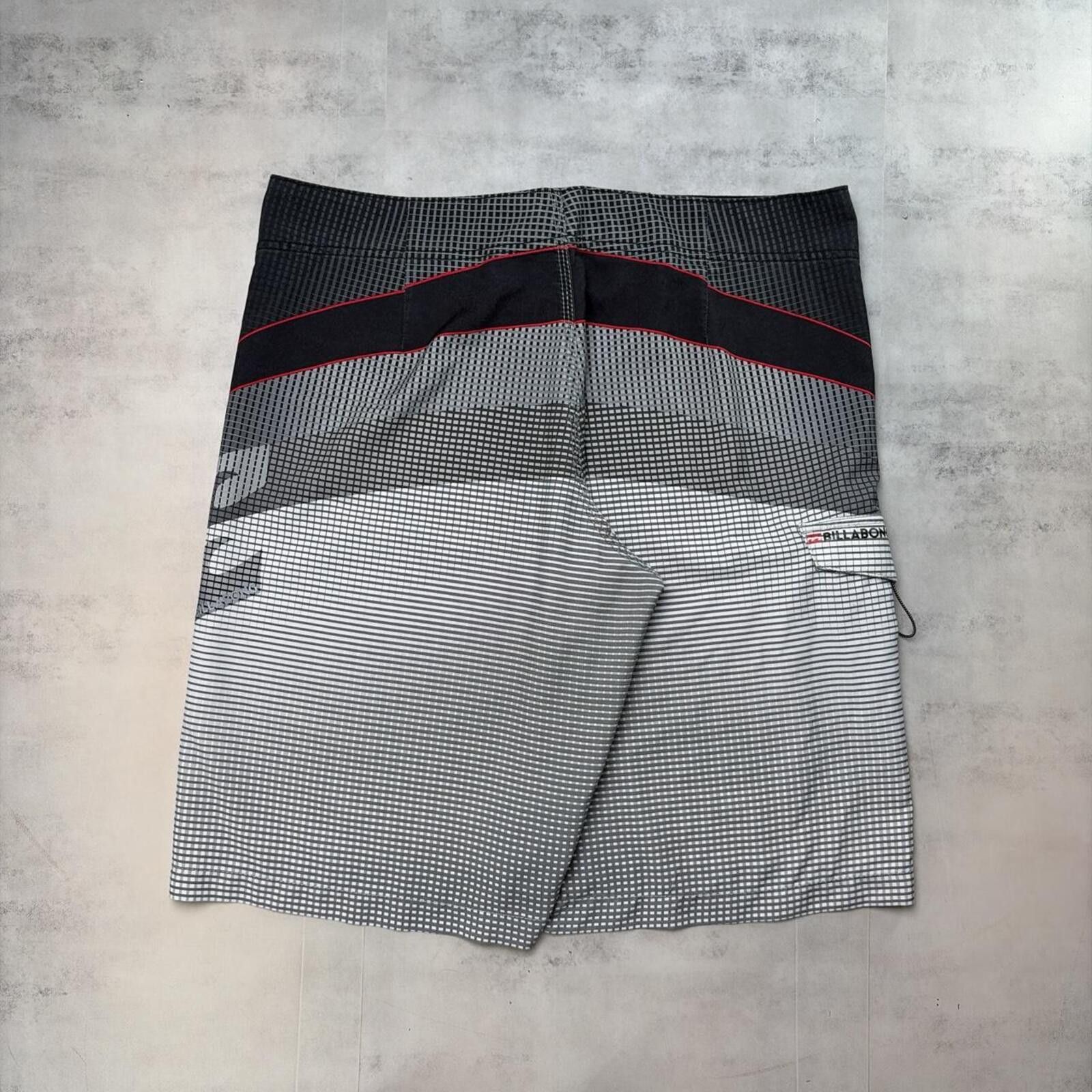 Billabong Y2K Grey Billabong Surf Grunge Baggy Board Shorts Size US 38 / EU 54 - 2 Thumbnail
