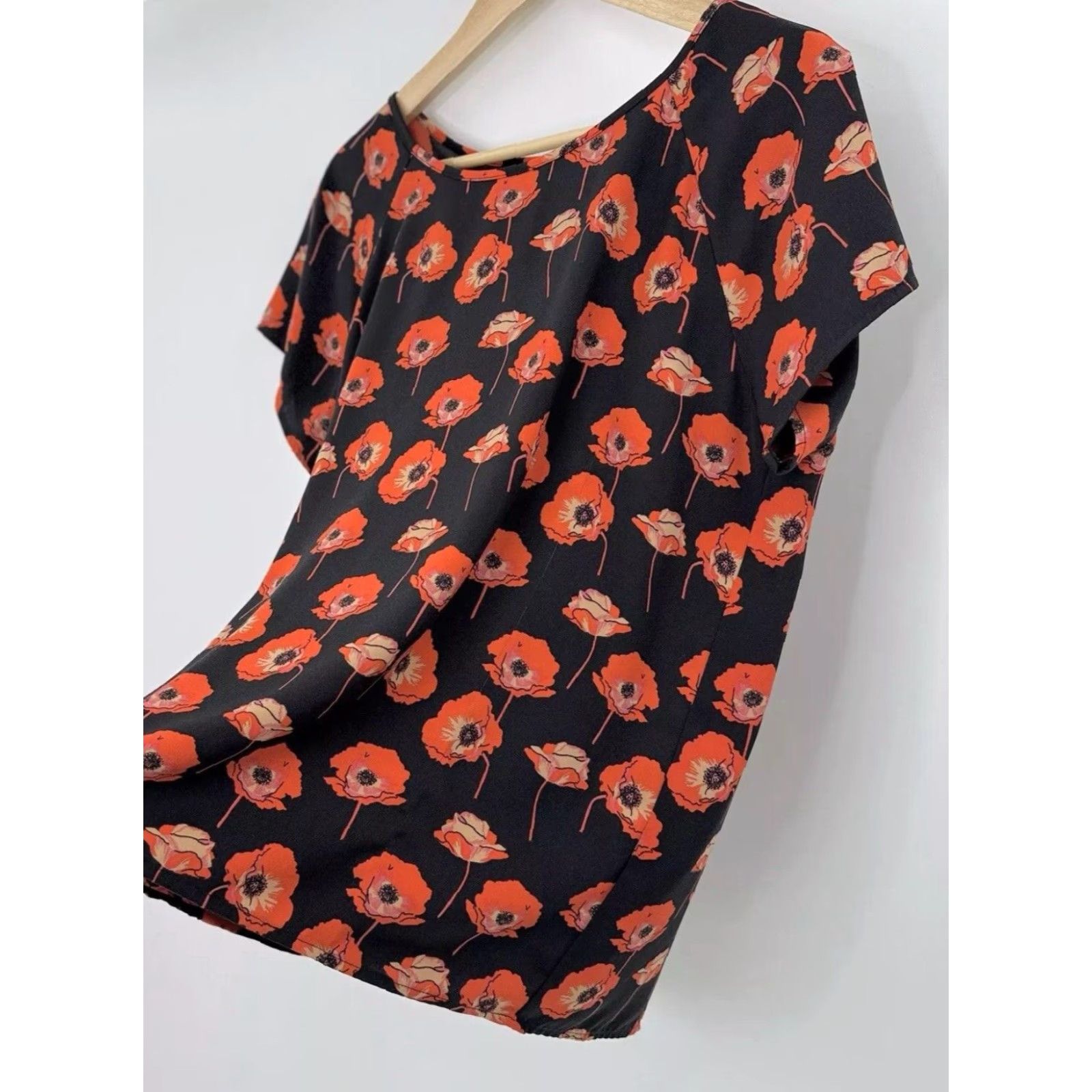 Vintage CAbi Flanders Poppy Blouse Black Red Short Sleeve Split Back Size M Floral Size M / US 6-8 / IT 42-44 - 4 Thumbnail