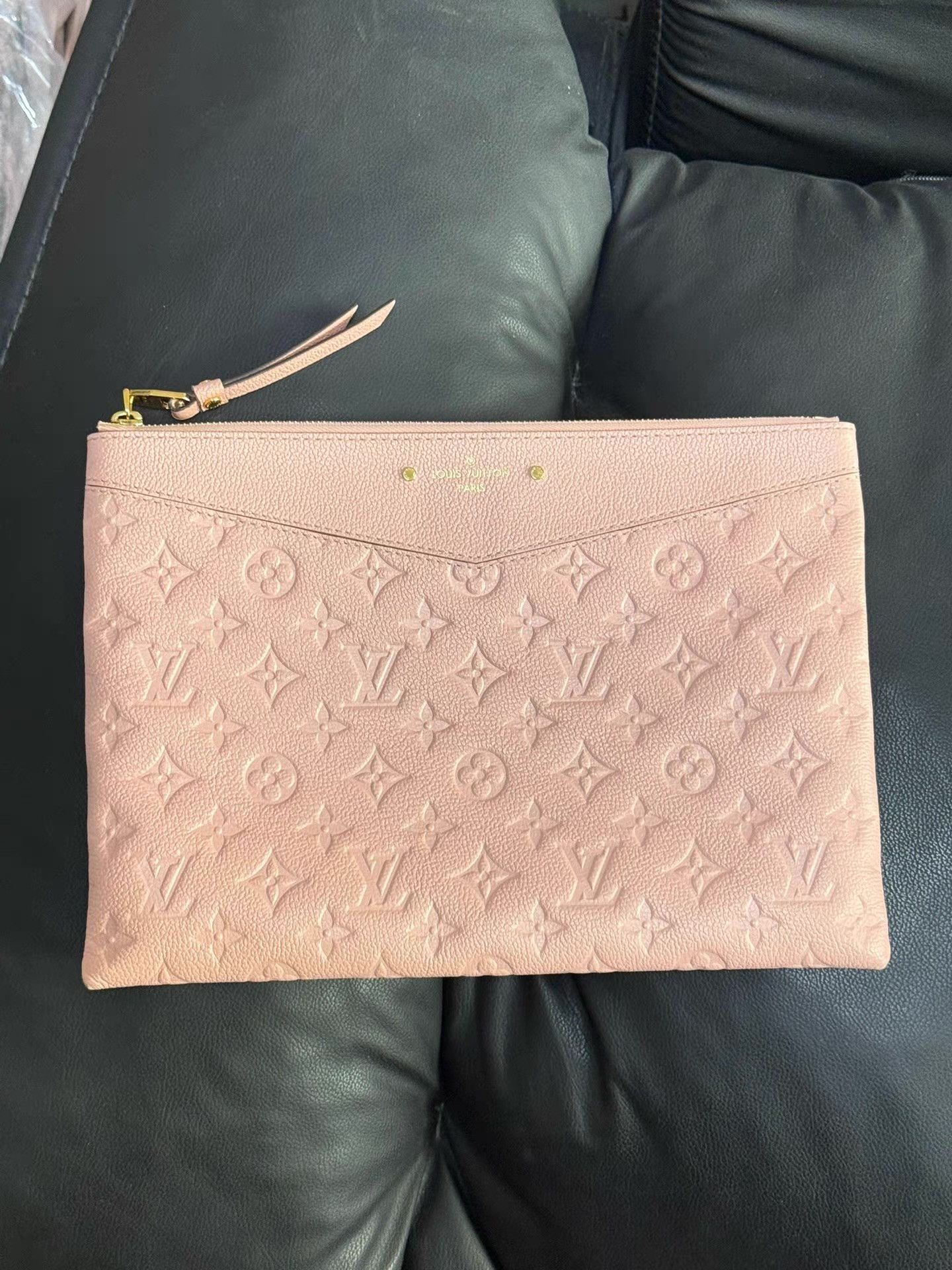 Louis Vuitton LV pink full leather printed clutch bag Ｑ20 Size ONE SIZE - 1 Thumbnail