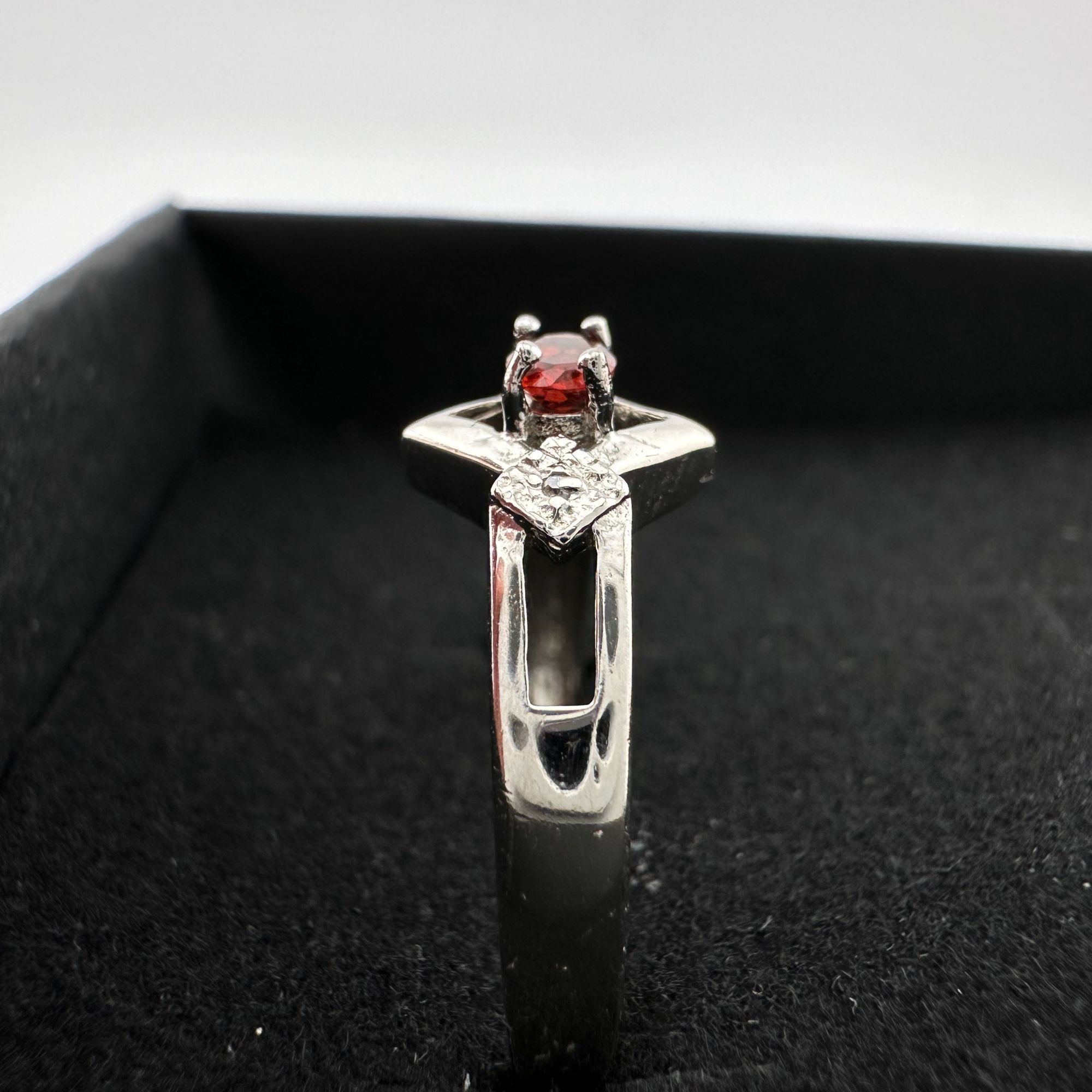 Other Romanitc and Beautiful Natural Garnet Ring Size 8 Size ONE SIZE - 16 Thumbnail