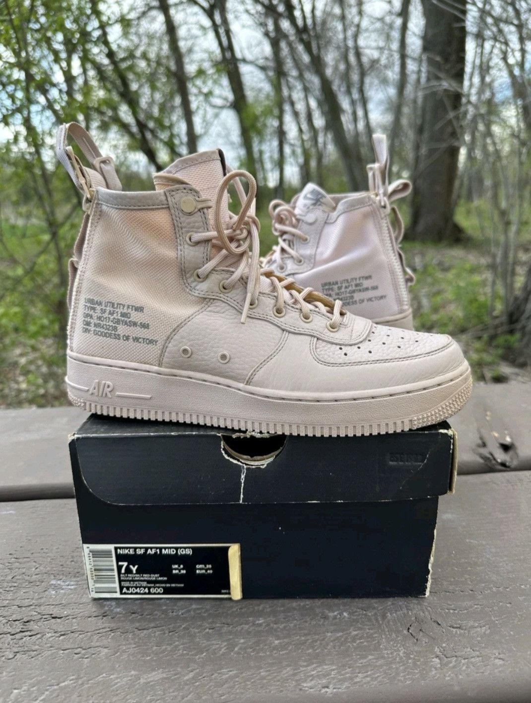 Nike Nike SF Air Force 1 Mid GS AJ0424600 Size 7Y Size US 7 / EU 40 - 2 Thumbnail