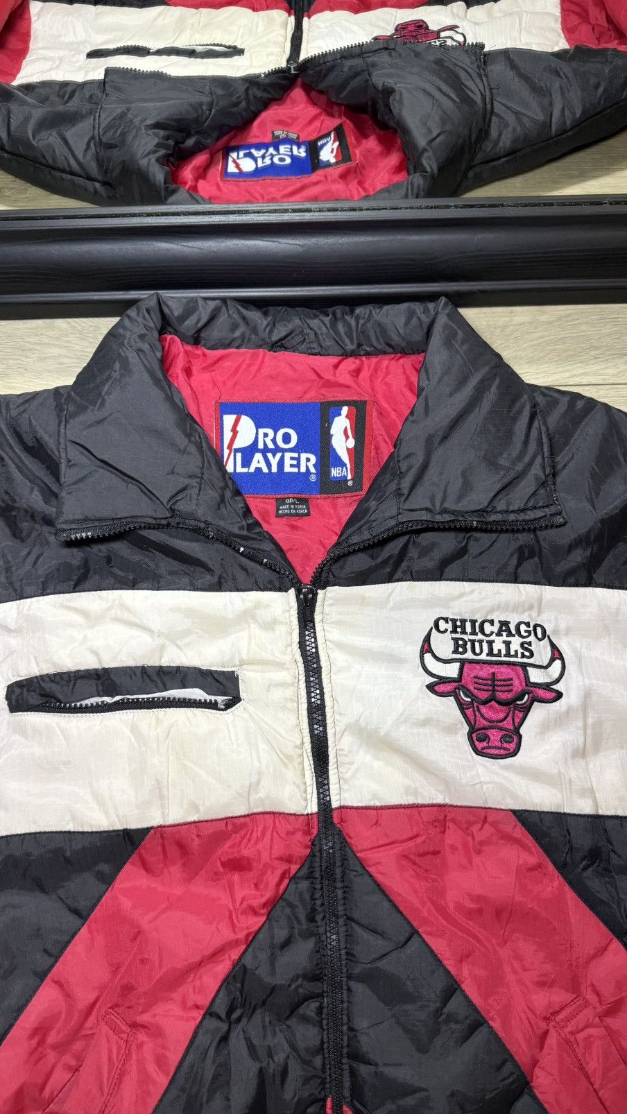 Vintage 1990s Chicago Bulls Pro Player Zip Up Windbreaker