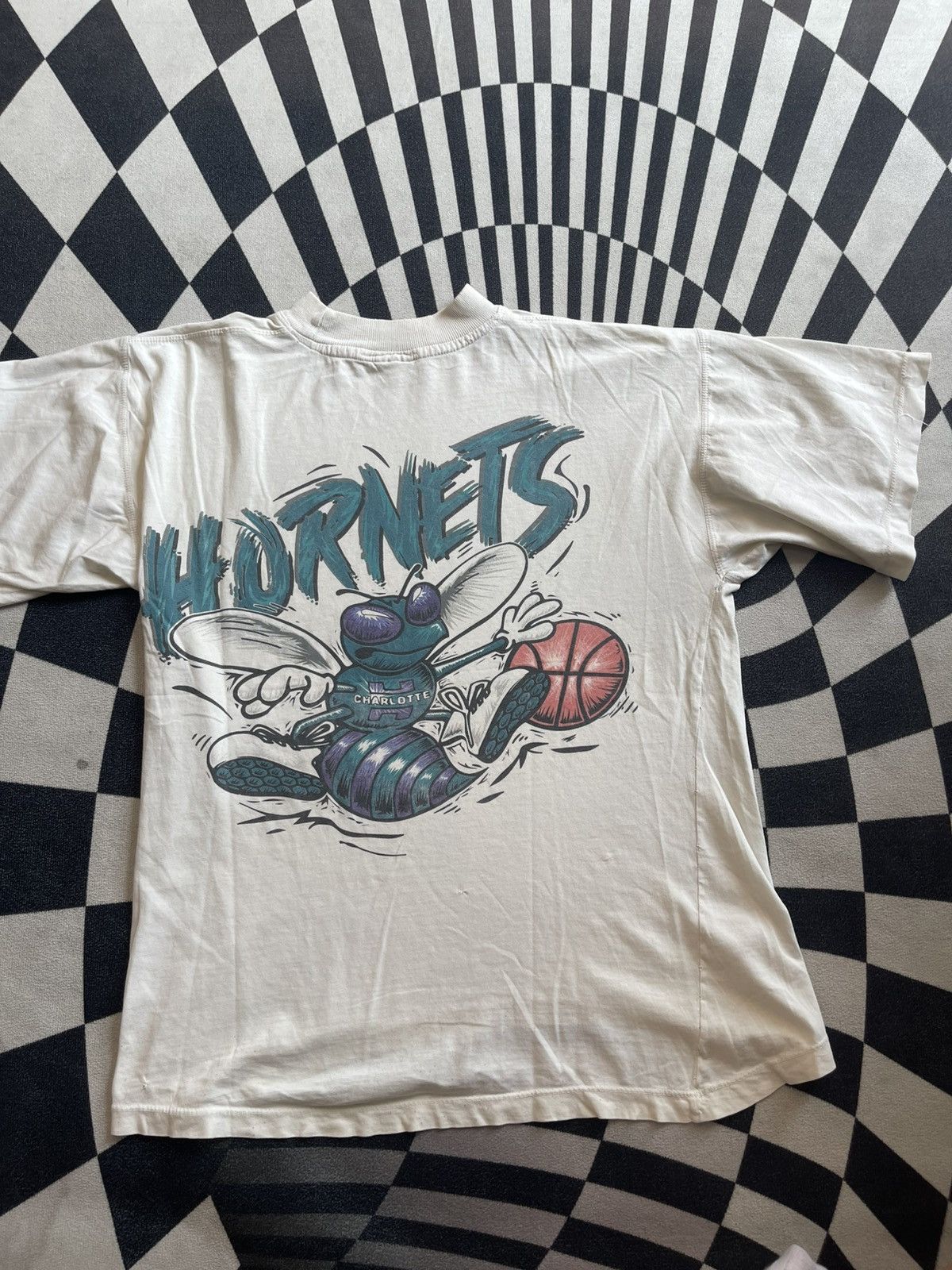 NBA Vintage 90s Charlotte Hornets Magic Johnson T’s NBA Graphic Size US M / EU 48-50 / 2 - 8 Thumbnail