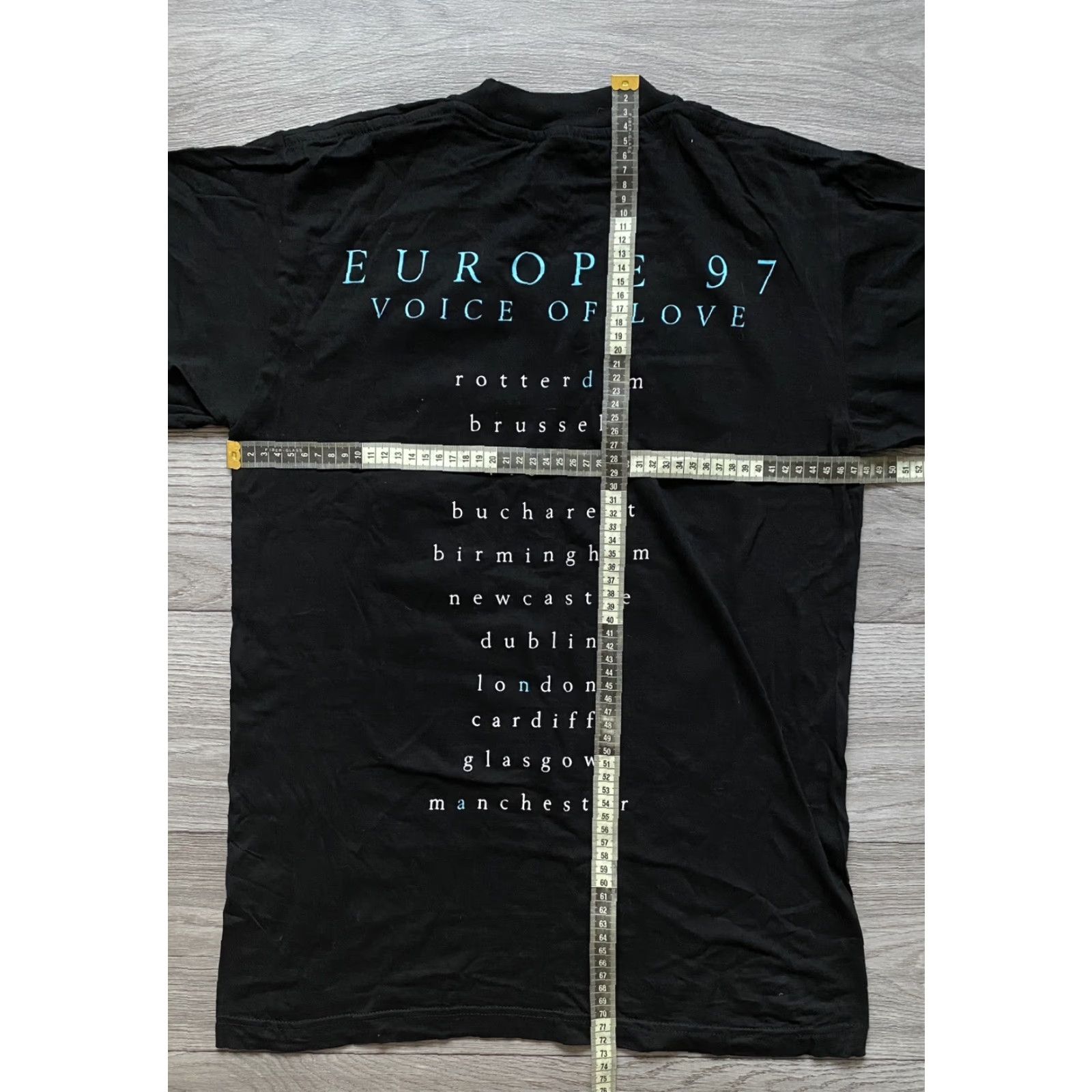 Vintage VINTAGE Diana Ross Europe 1997 Voice of Love concert tour 97 T-Shirt Mens M Black Love Logo Shirt Size US M / EU 48-50 / 2 - 5 Thumbnail