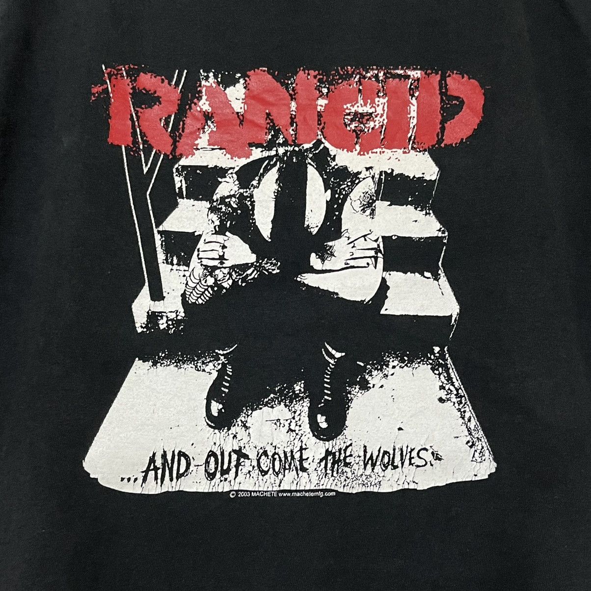 Band Tees × Vintage Vintage Rancid Band And Out Come The Wolves 2003 Size M Size US M / EU 48-50 / 2 - 2 Thumbnail