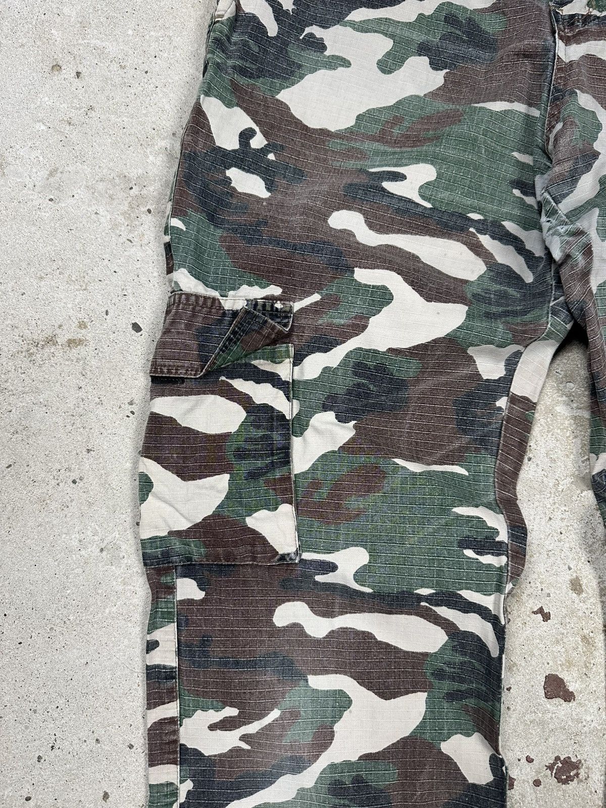 Other Vintage Y2K Washed Camo Distressed Baggy Cargo Pants Size US 30 / EU 46 - 6 Thumbnail