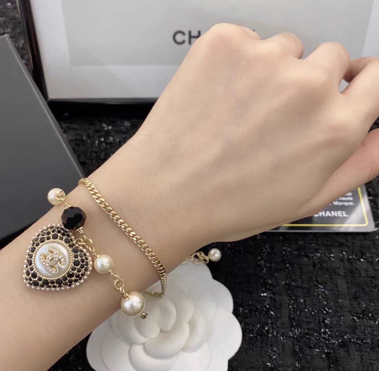 Chanel Chanel 22B BlackWhite CC DiamondHeart PearlBracelet Size ONE SIZE - 6 Thumbnail