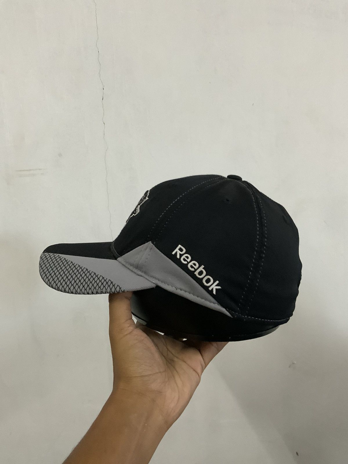 Reebok Reebok NHL Center Ice Fitted Hat Size ONE SIZE - 2 Thumbnail