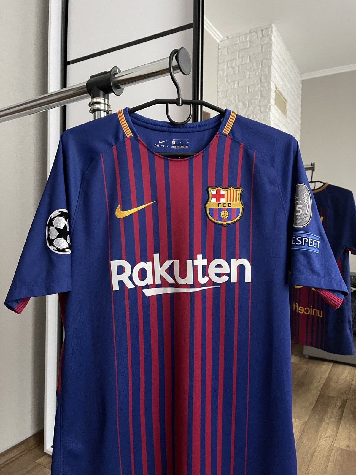 Nike 2017/2018 Nike FC Barcelona Messi Soccer Jersey T-Shirt Size US M / EU 48-50 / 2 - 8 Thumbnail