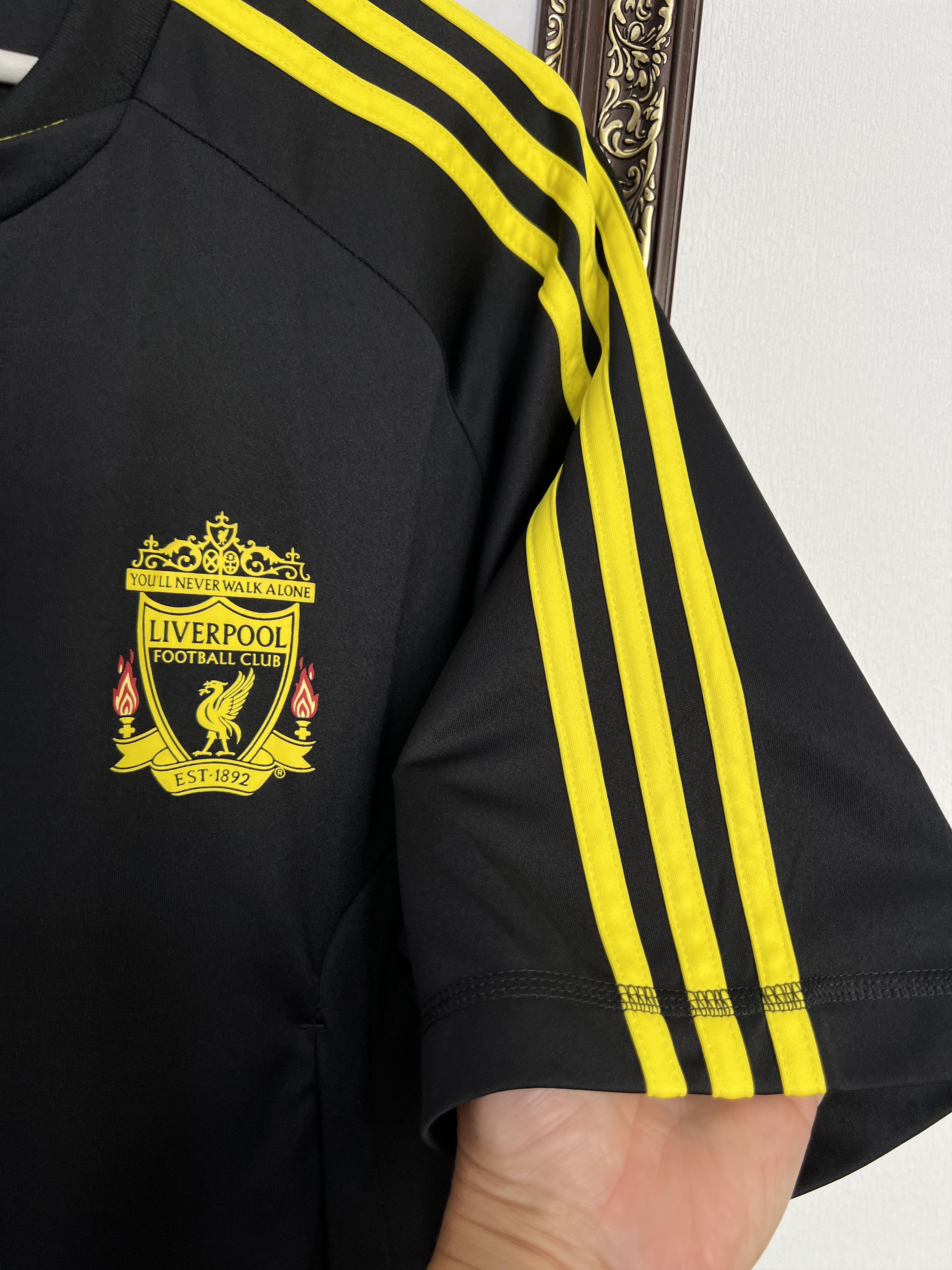 Adidas Liverpool football shirt 2010 Soccer Adidas Jersey Mens Size US XL / EU 56 / 4 - 6 Thumbnail