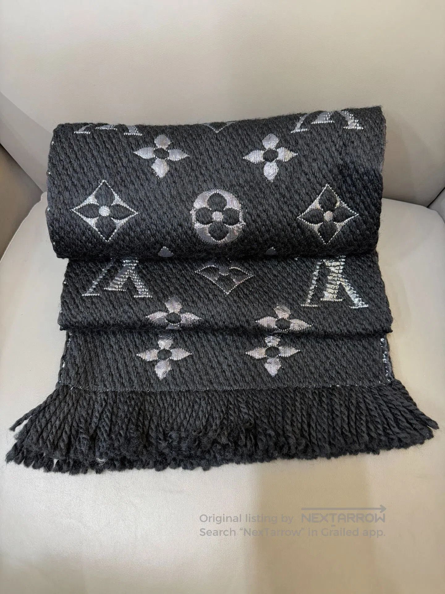 Louis Vuitton Louis Vuitton Black Sequin Logo Wool Scarf. Size ONE SIZE - 2 Thumbnail