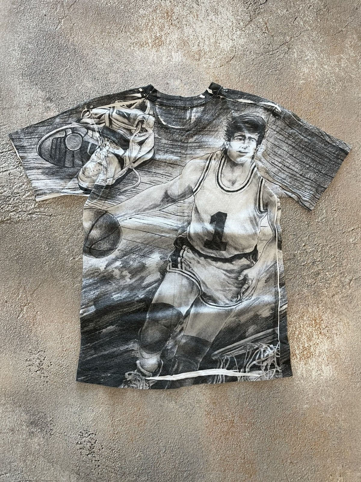 Fruit Of The Loom Vintage 1990 3D Emblem Basketball Player T-Shirt Made in USA Size US S / EU 44-46 / 1 - 5 Thumbnail