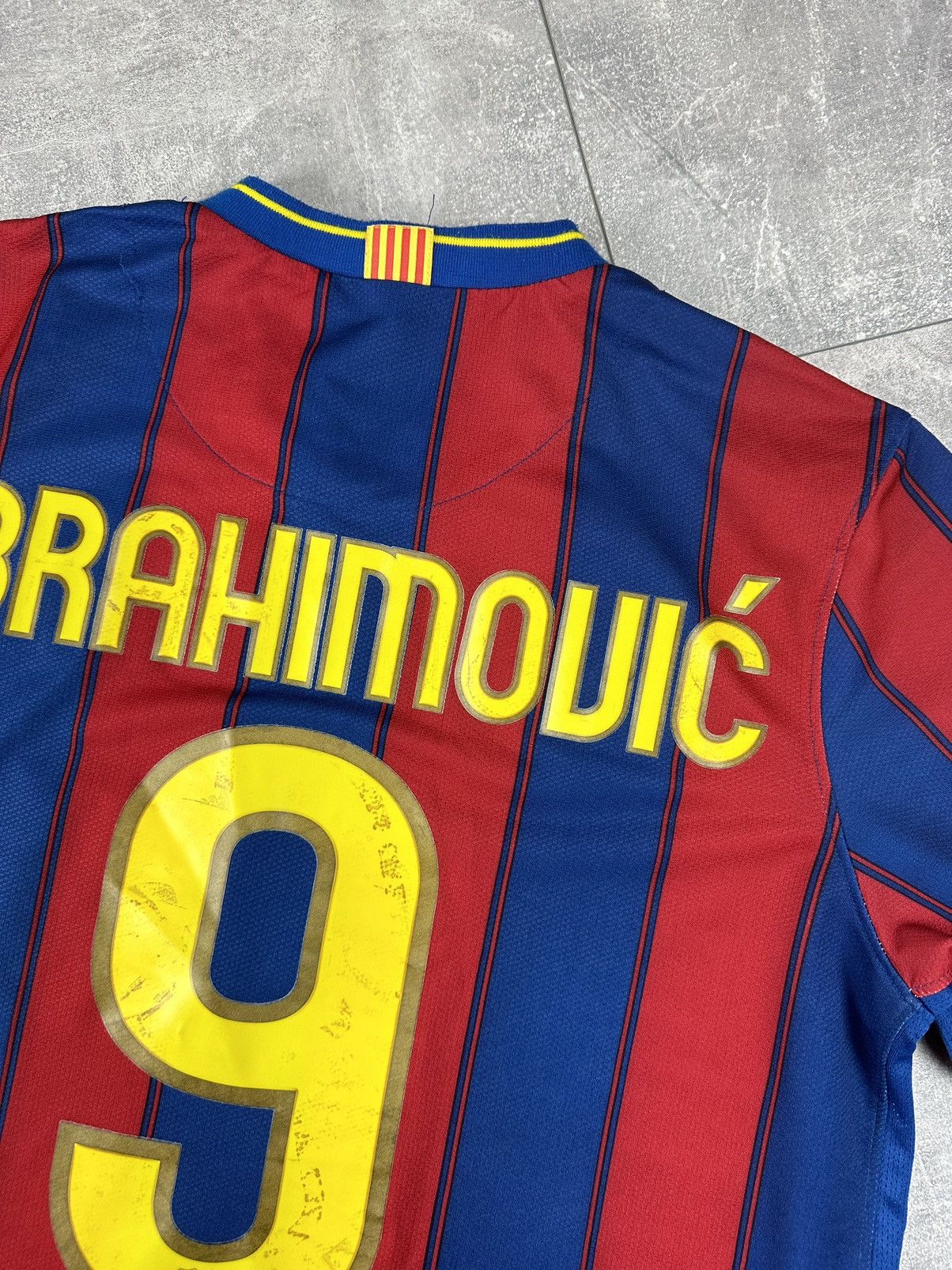 Nike Nike Barcelona FC #9 Ibrahimovic 2009/10 Home Soccer Jersey Size US M / EU 48-50 / 2 - 15 Thumbnail