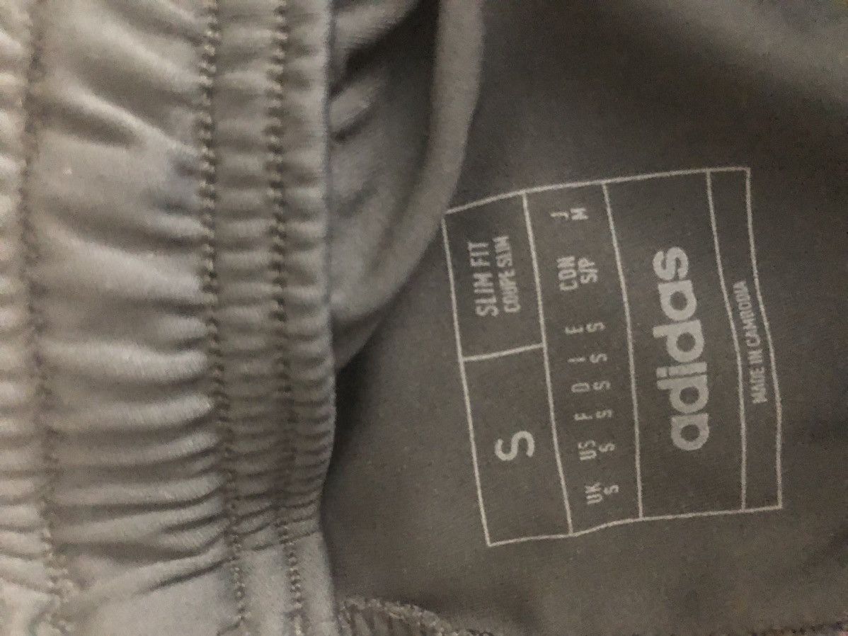 Adidas ADIDAS REAL MADRID Gray GREY FOOTBALL TRAINING PANTS 24/25 Size US 30 / EU 46 - 12 Thumbnail