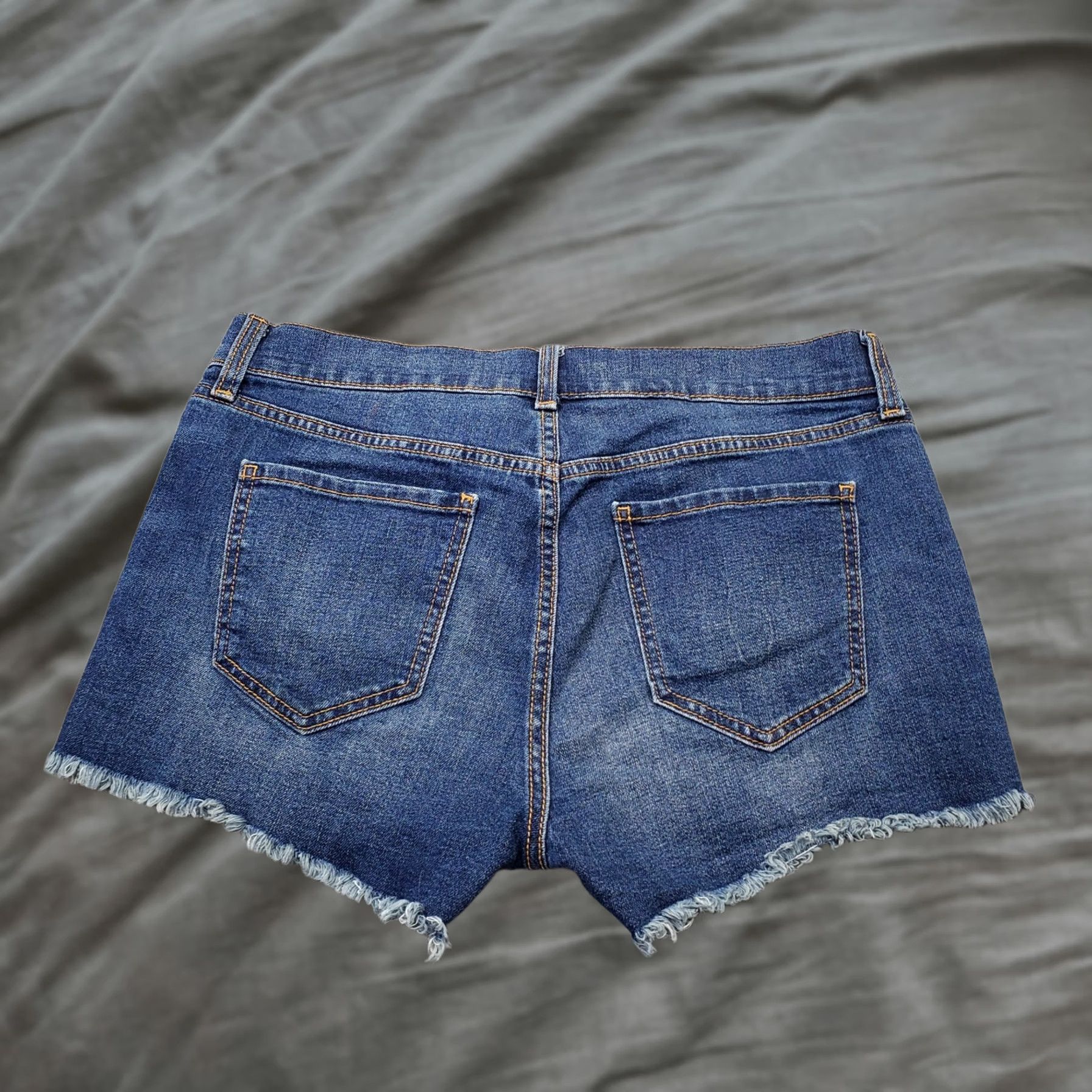 Old Navy Old Navy Women's Blue Denim Stretch Boyfriend Shorts 8 Casual Casualwear Denim Shorts Womens 8 Blue Old Navy Size 30" / US 8 / IT 44 - 1 Thumbnail
