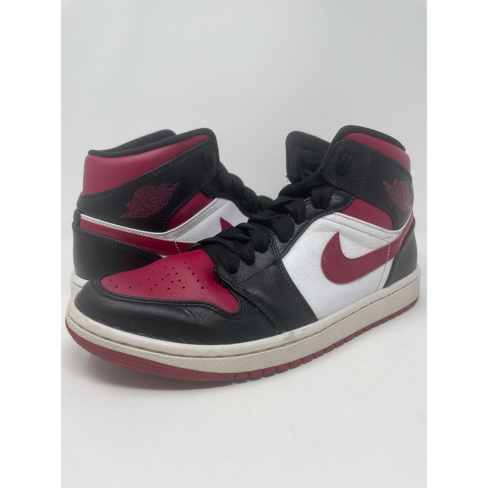 Jordan Brand Nike Air Jordan Retro 1 Mid Red Black 554724-066 Men Size 8 Size US 8 / EU 41 - 2 Thumbnail
