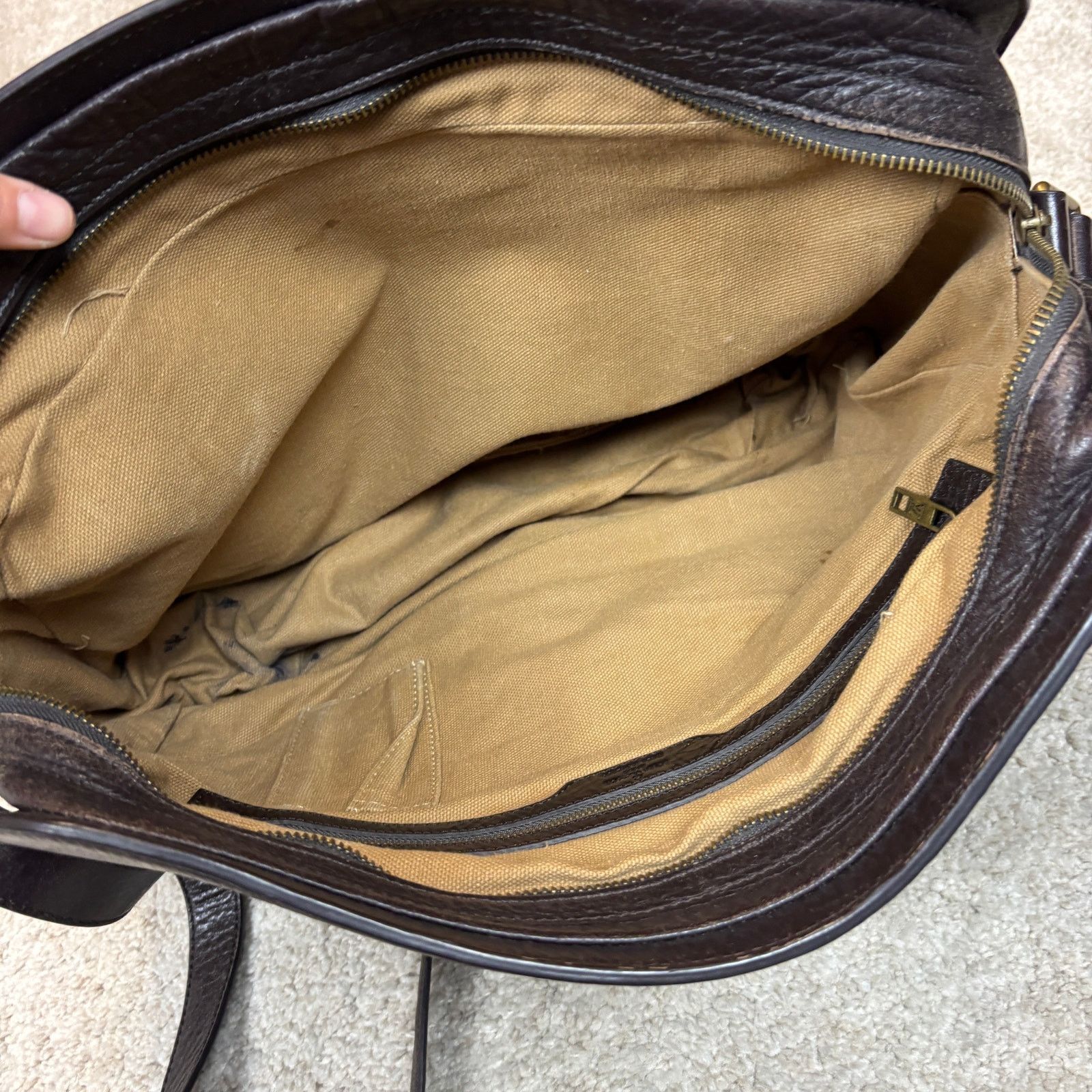 Louis Vuitton Louis Vuitton Taiga Brown Leather Messenger Shoulder Bag Size ONE SIZE - 12 Thumbnail