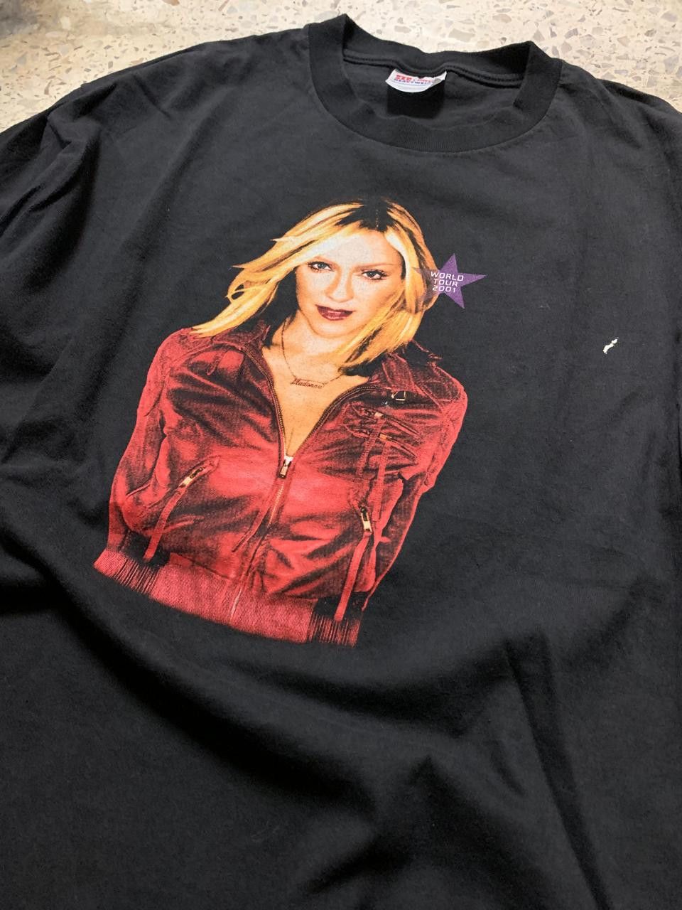 Vintage Madonna 2001 Tour Tee Size US L / EU 52-54 / 3 - 2 Thumbnail
